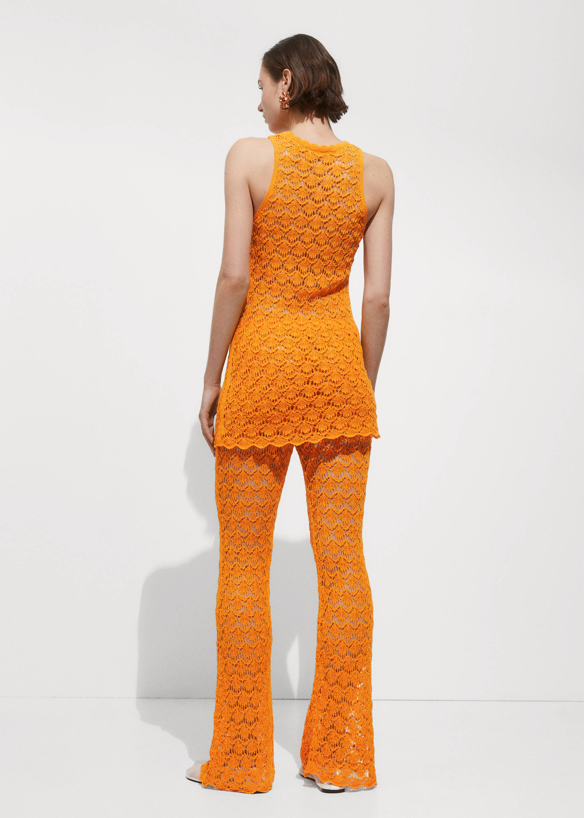 Crochet flared pants - Reverse of the article