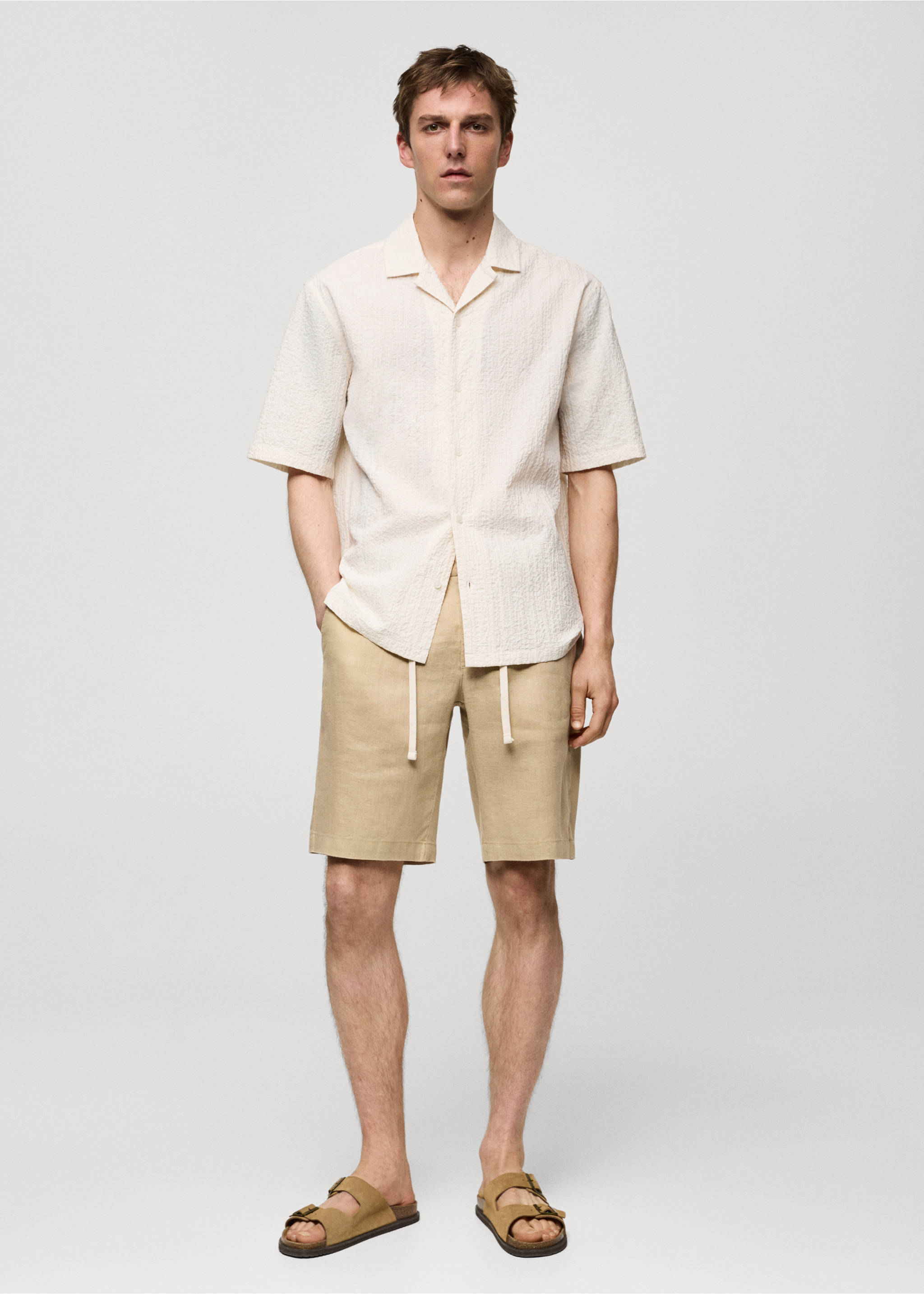 100% linen bermuda shorts with drawstring - General plane, Beige. Ref: 77090561-00.