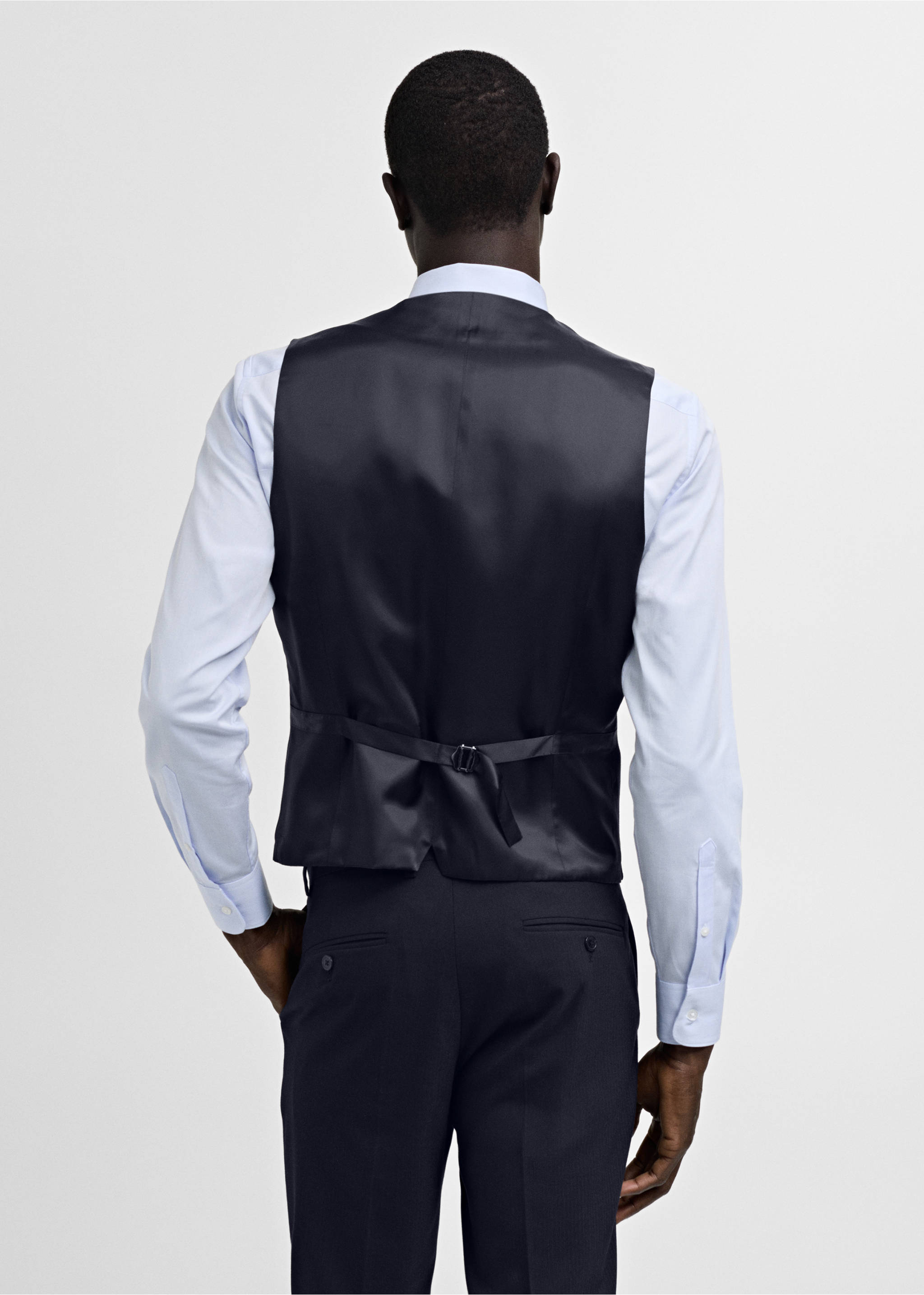 Armilla vestit slim fit teixit strech - Revers de l'article, Blau marí fosc. Ref: 77090567-00.