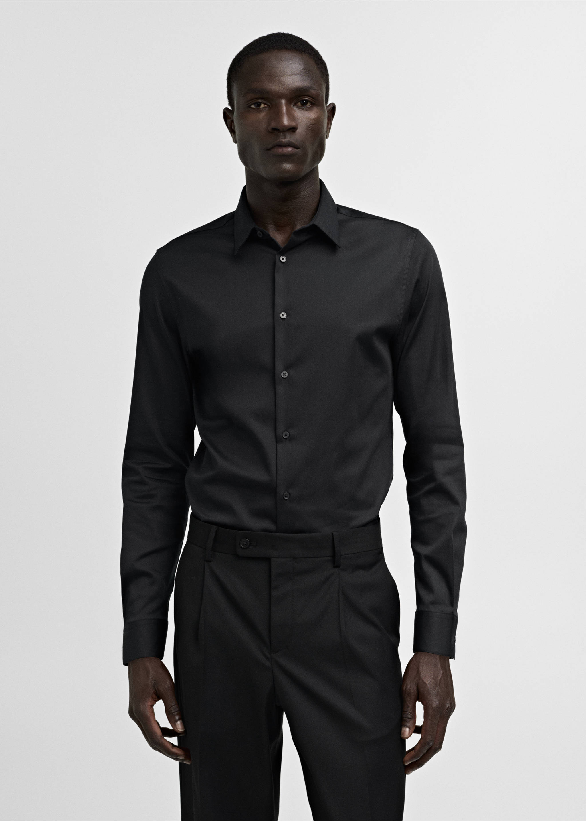 Super slim-fit poplin suit shirt - Medium plane, Black. Ref: 77090568-00.
