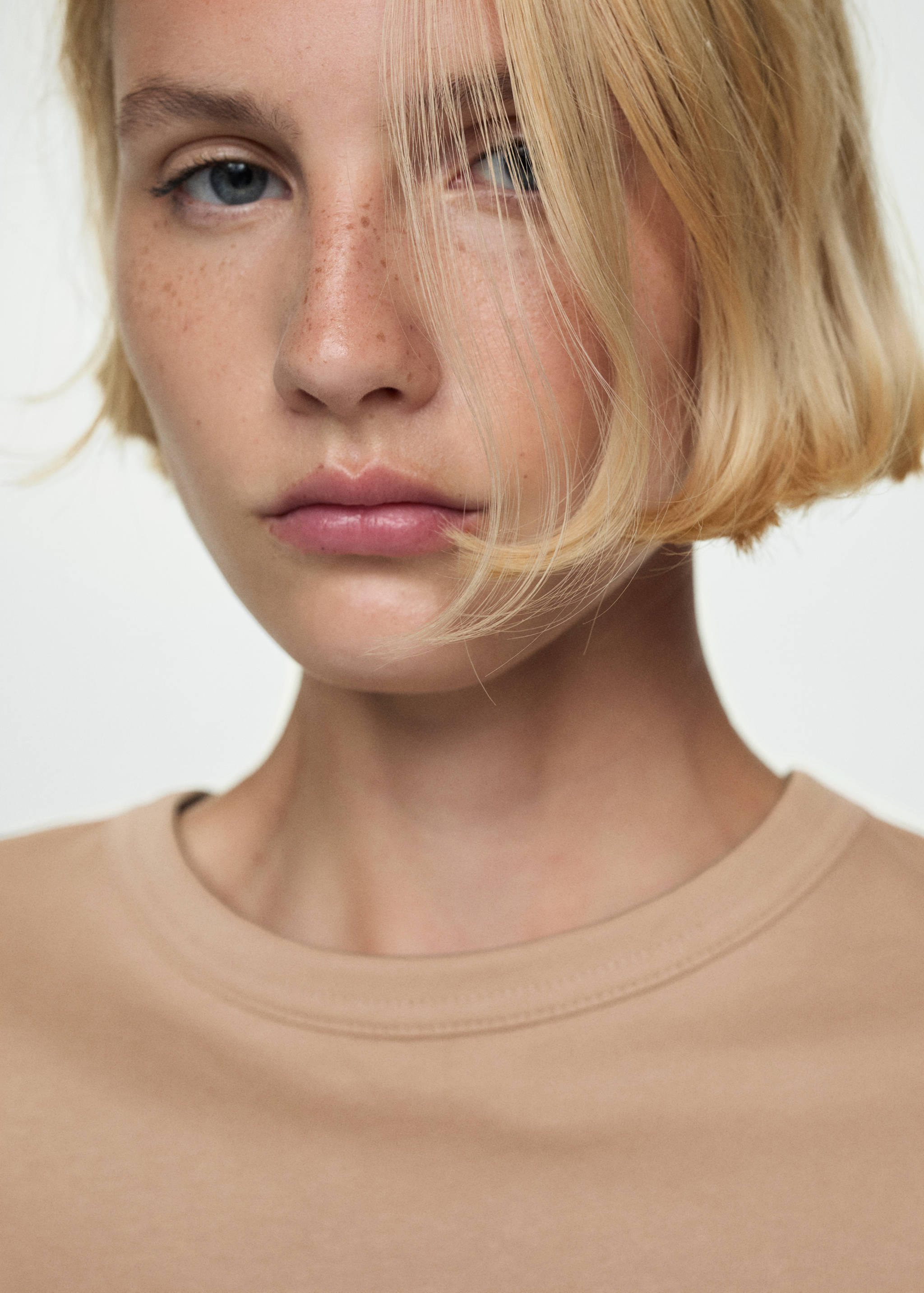 Short-sleeved cotton t-shirt - Details of the article 1