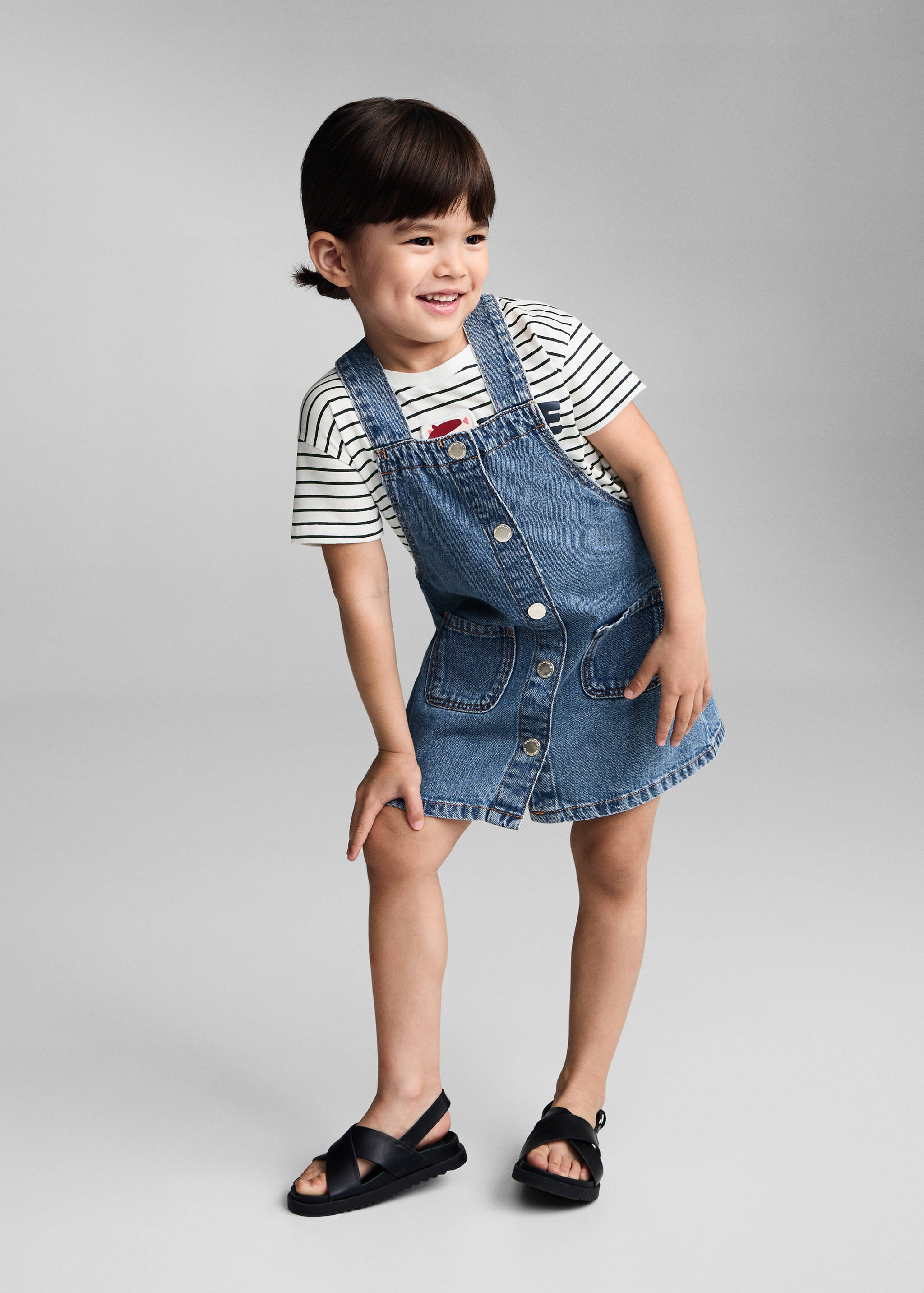 Kurzer Jeans-Latzrock - Allgemeine Ansicht