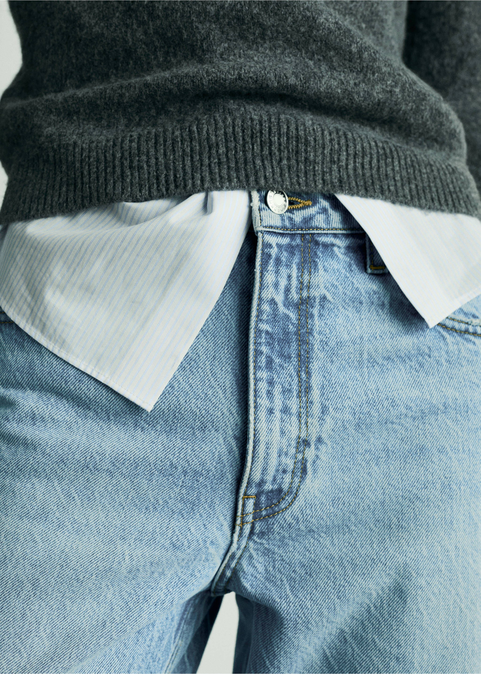 Mom2000 high-rise jeans - Details of the article 6, Medium Blue. Ref: 77090583-00.