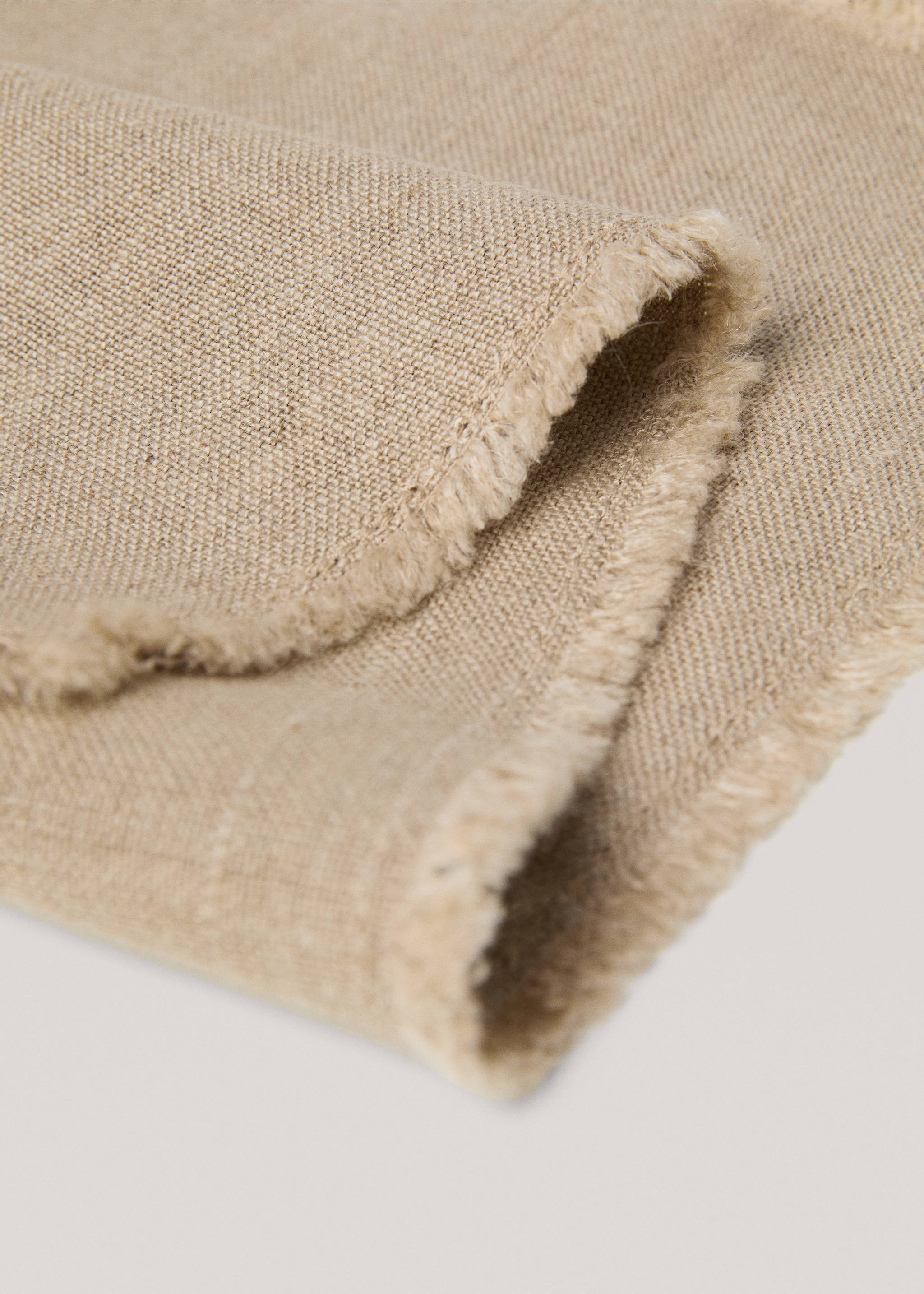 100% linen fringed placemat - Details of the article 1, Sand. Ref: 77090591-00.