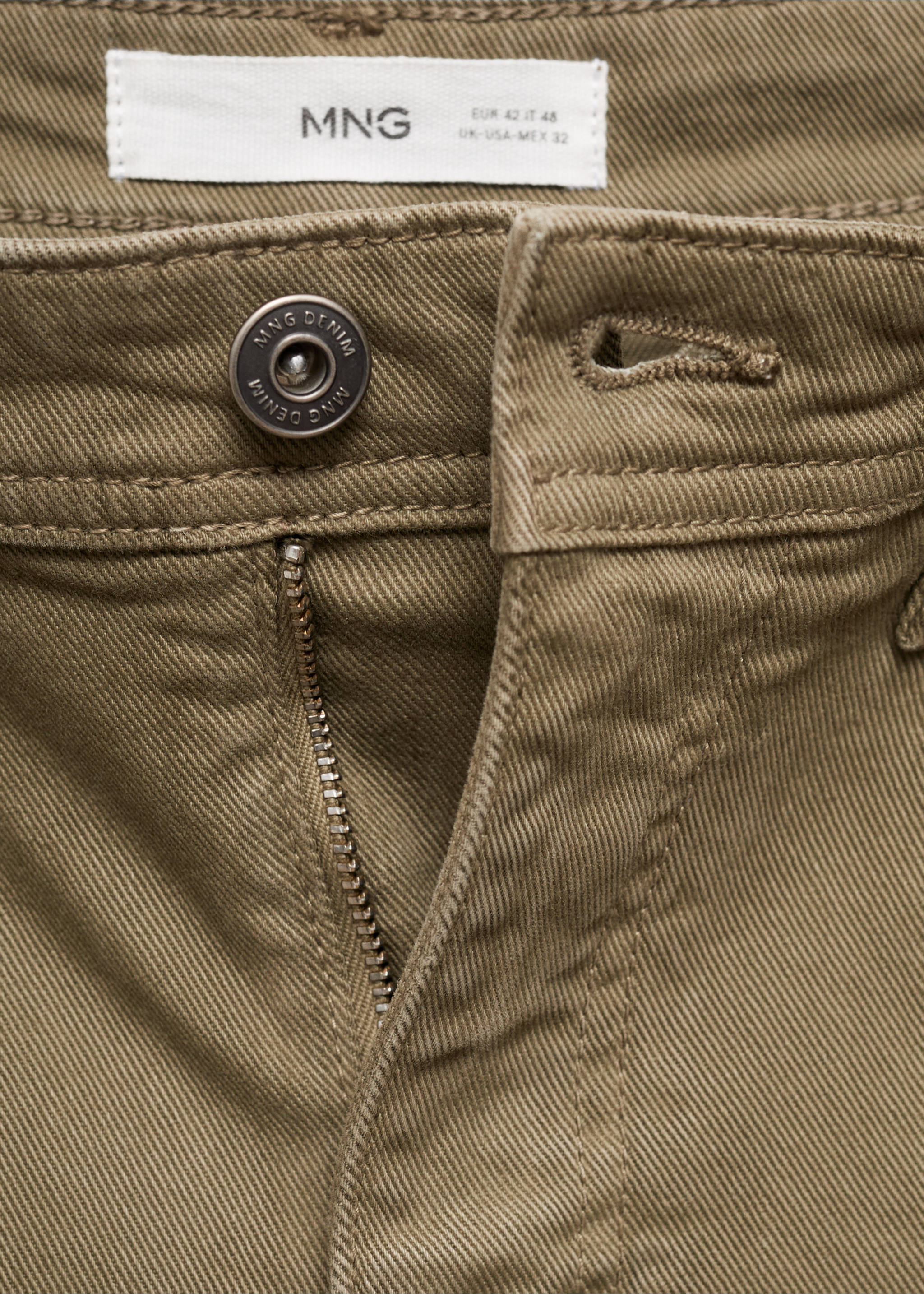 Bermuda en jean slim fit - Détail de l'article 8, Kaki. Ref: 77090595-00.