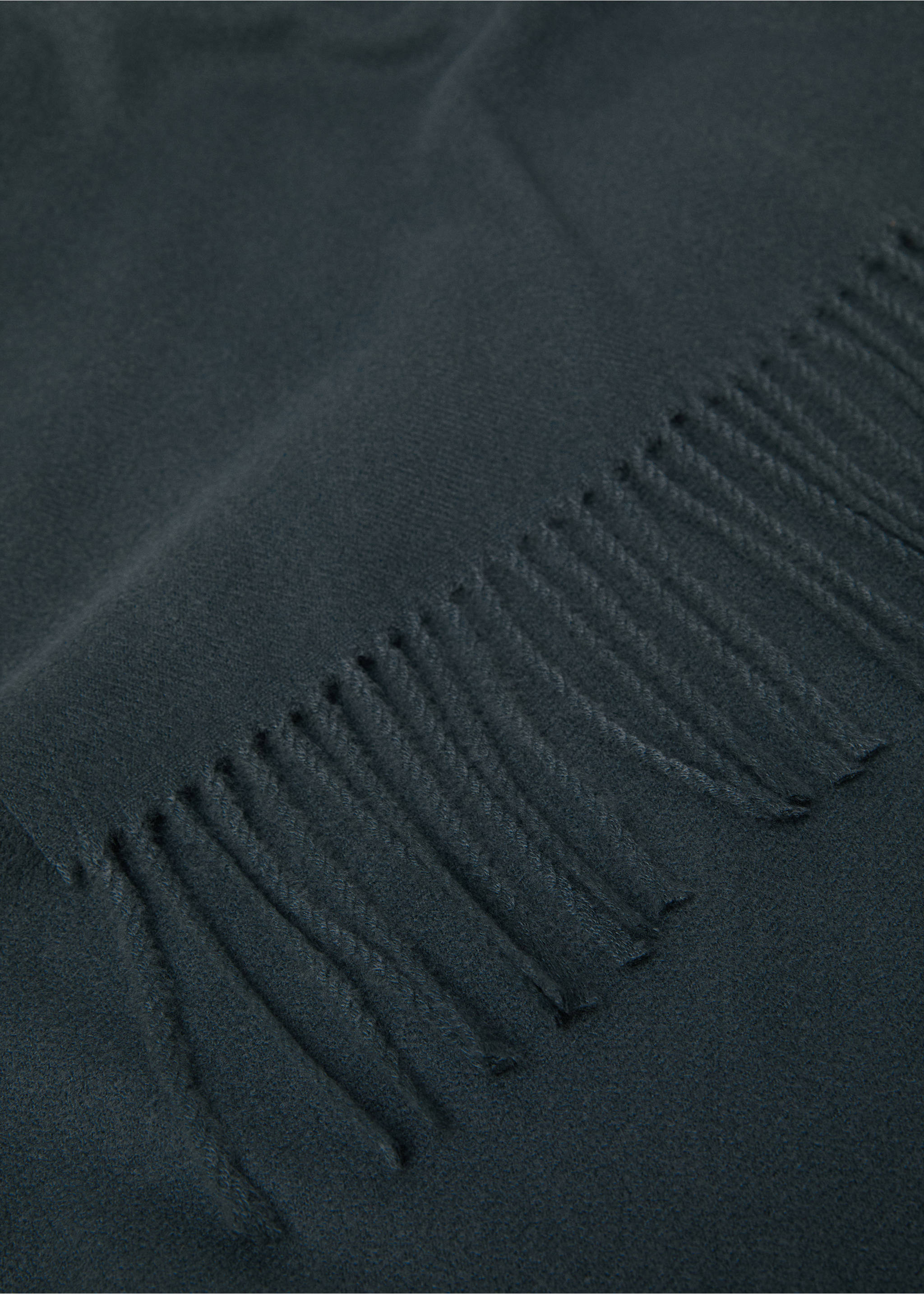 Jemná deka s třásněmi - Detail zboží 2, Petrolejová modrá. Ref: 77090598-00.