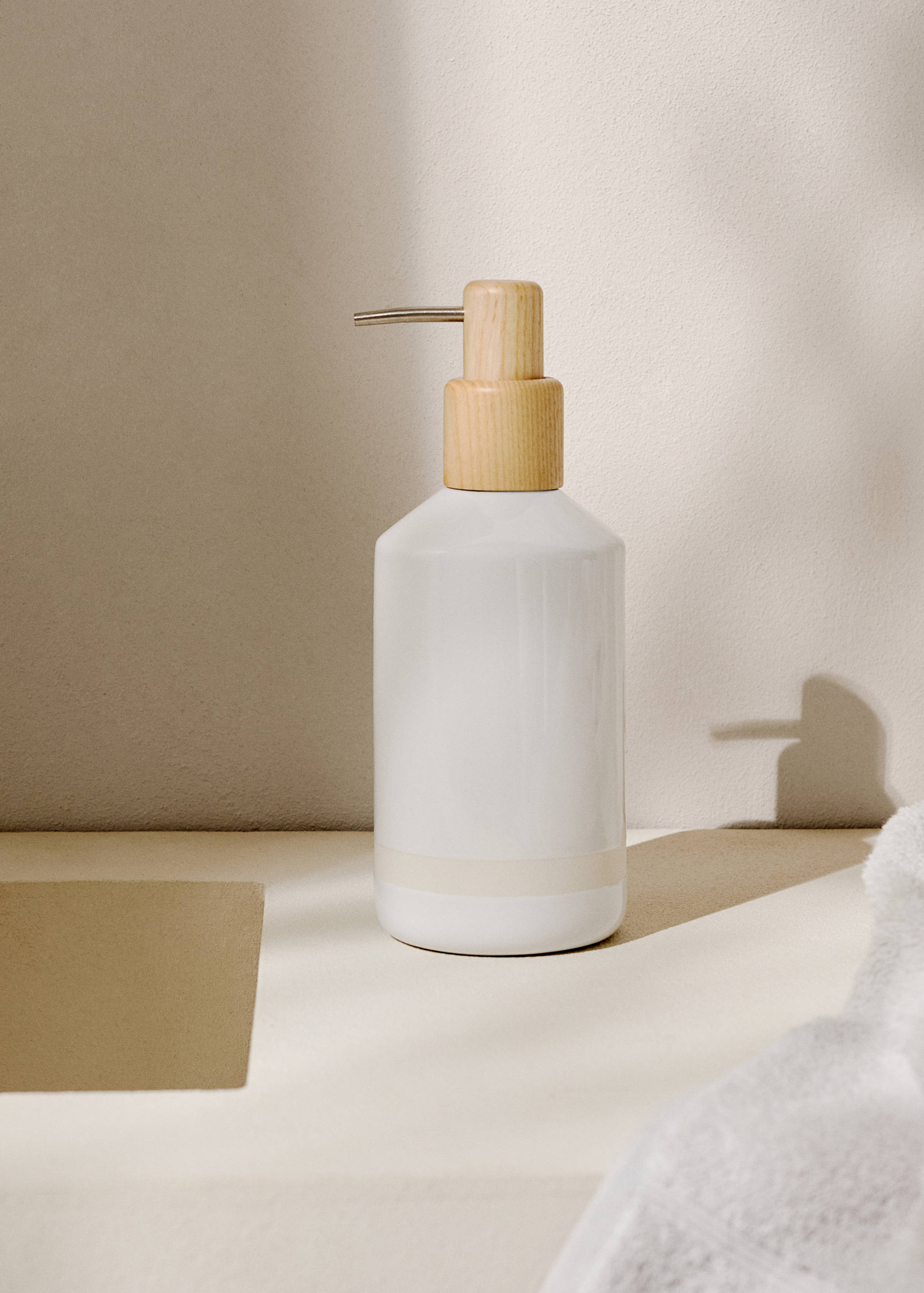 Stoneware dispenser - General plane