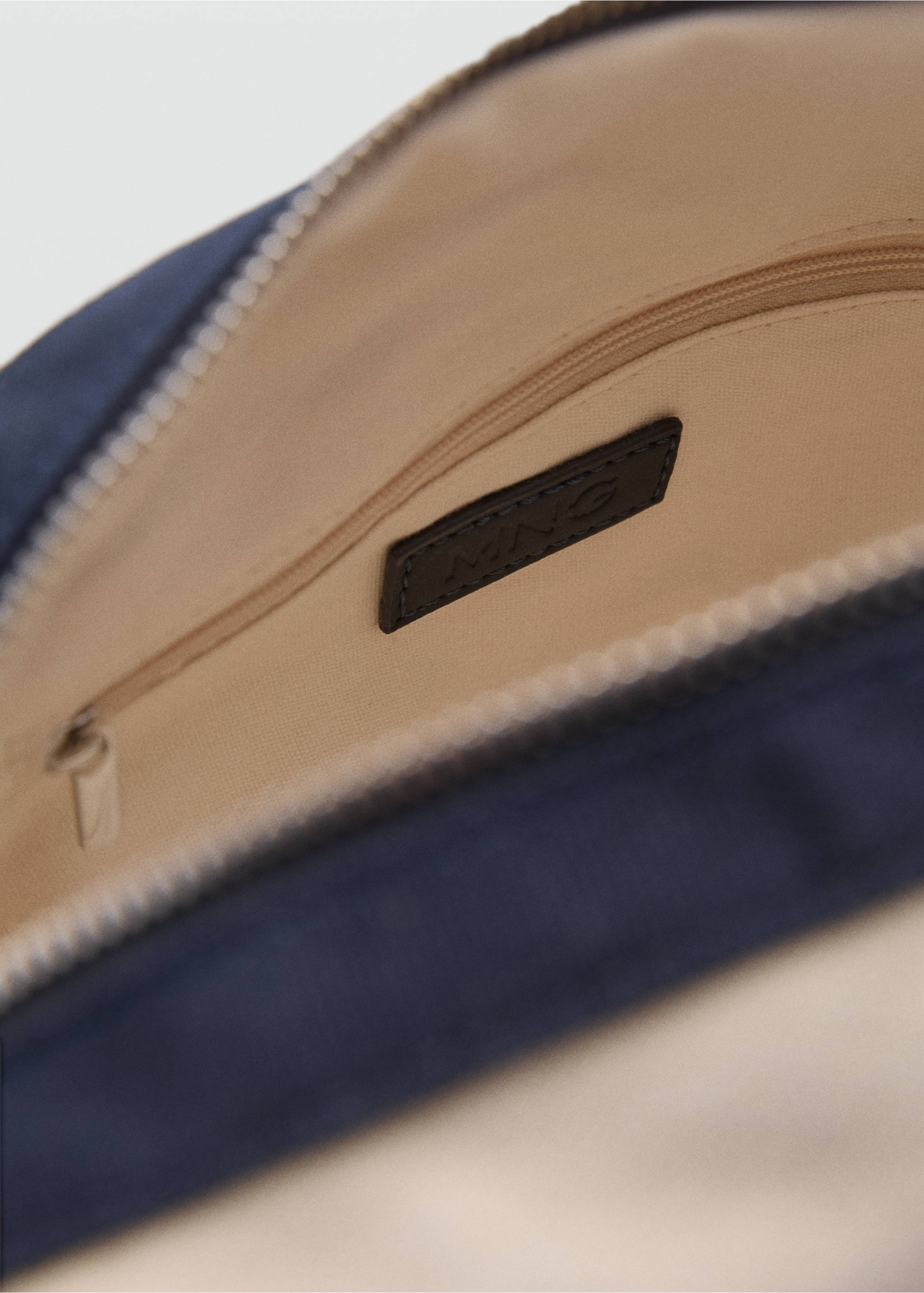 Textured cotton cosmetic bag - Details of the article 2, Off White. Ref: 77090610-00.