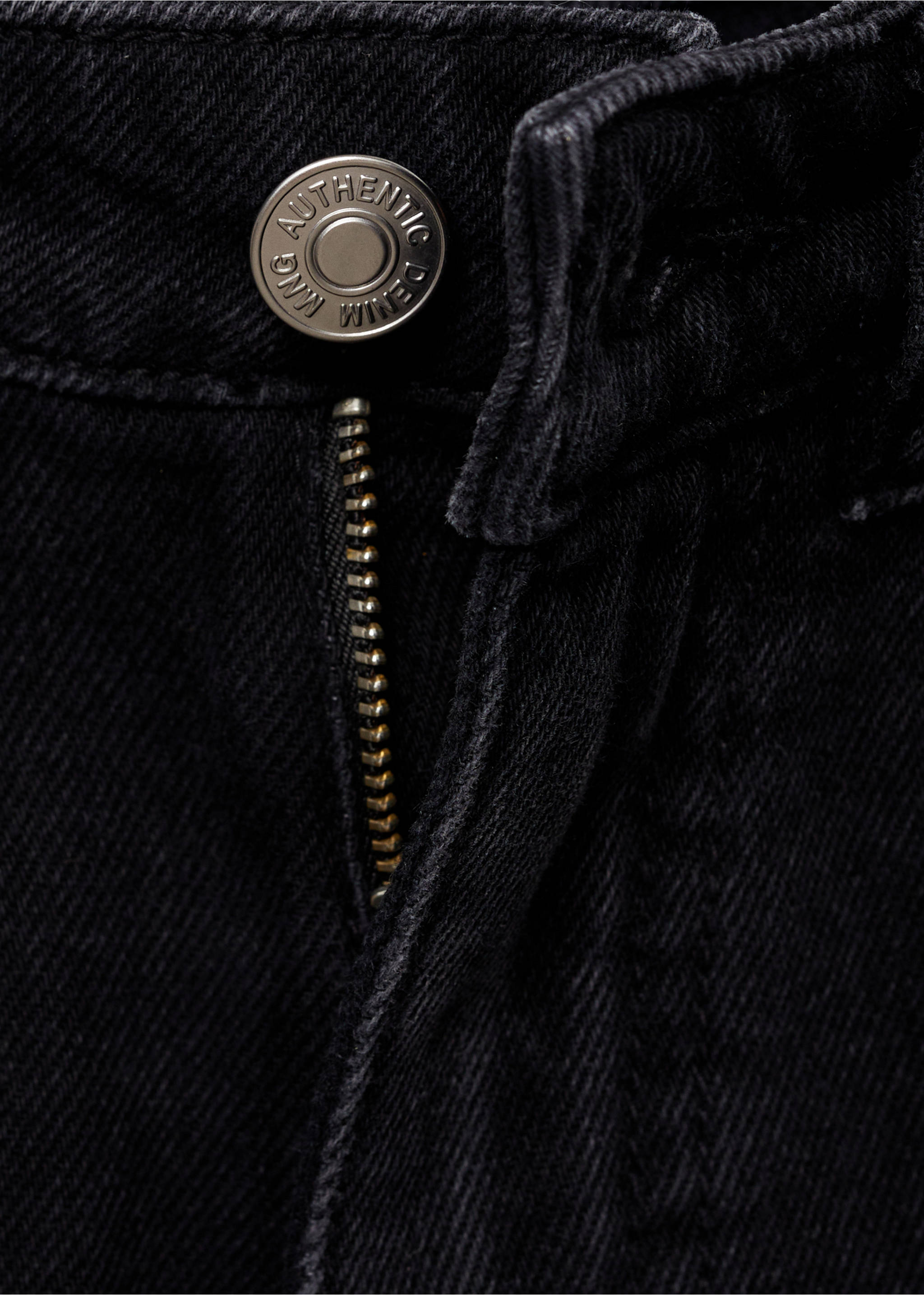 Jeansshorts mit ausgefranstem Saum - Detail des Artikels 8, Black denim. Ref: 77090639-00.