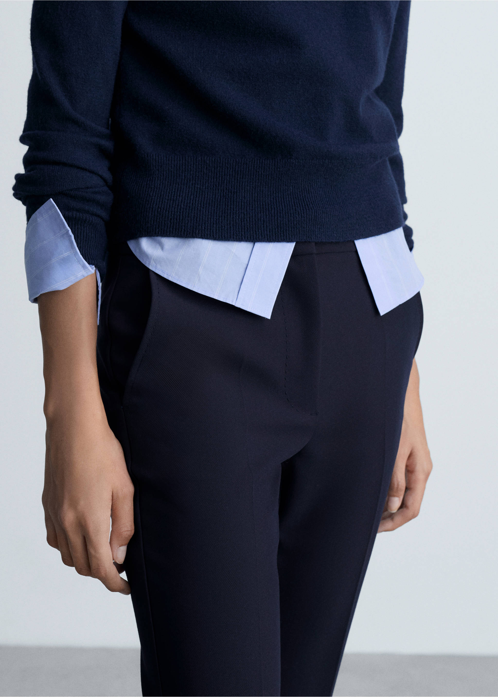 Gerade Bundfaltenhose - Detail des Artikels 6, Dunkles Marineblau. Ref: 77090642-00.