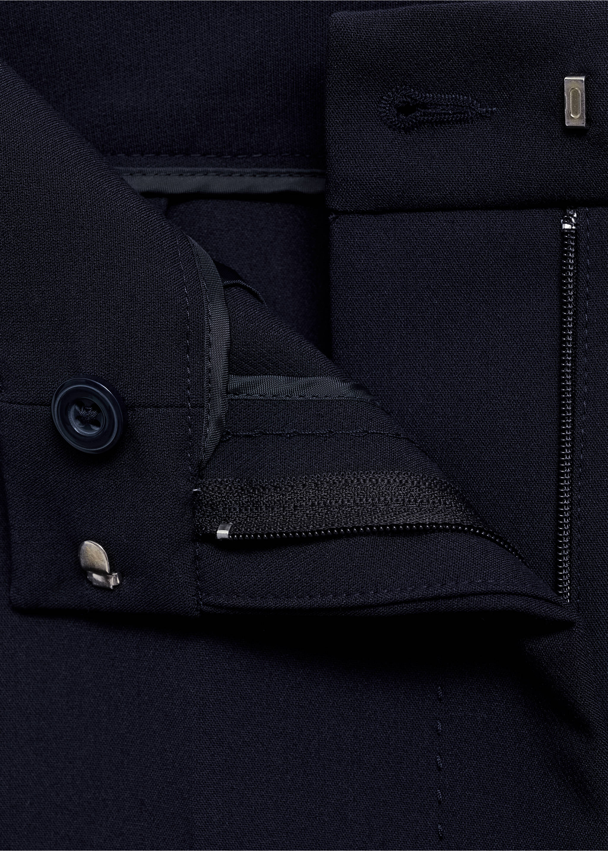 Gerade Bundfaltenhose - Detail des Artikels 8, Dunkles Marineblau. Ref: 77090642-00.