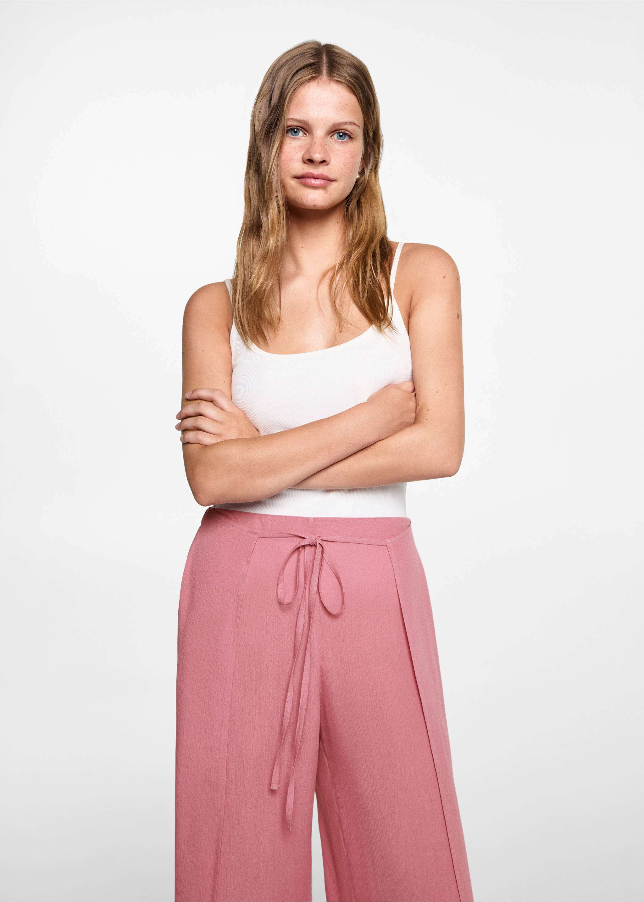 Palazzo pants with openings - Details of the article 1, Pink. Ref: 77090643-00.