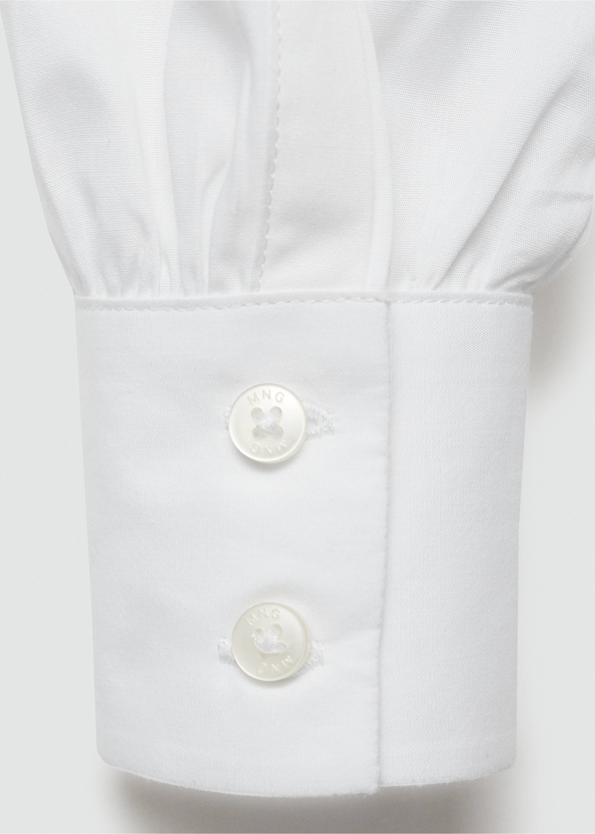Košile s knoflíkem u krku - Detail zboží 0, Bílá. Ref: 77091506-00.