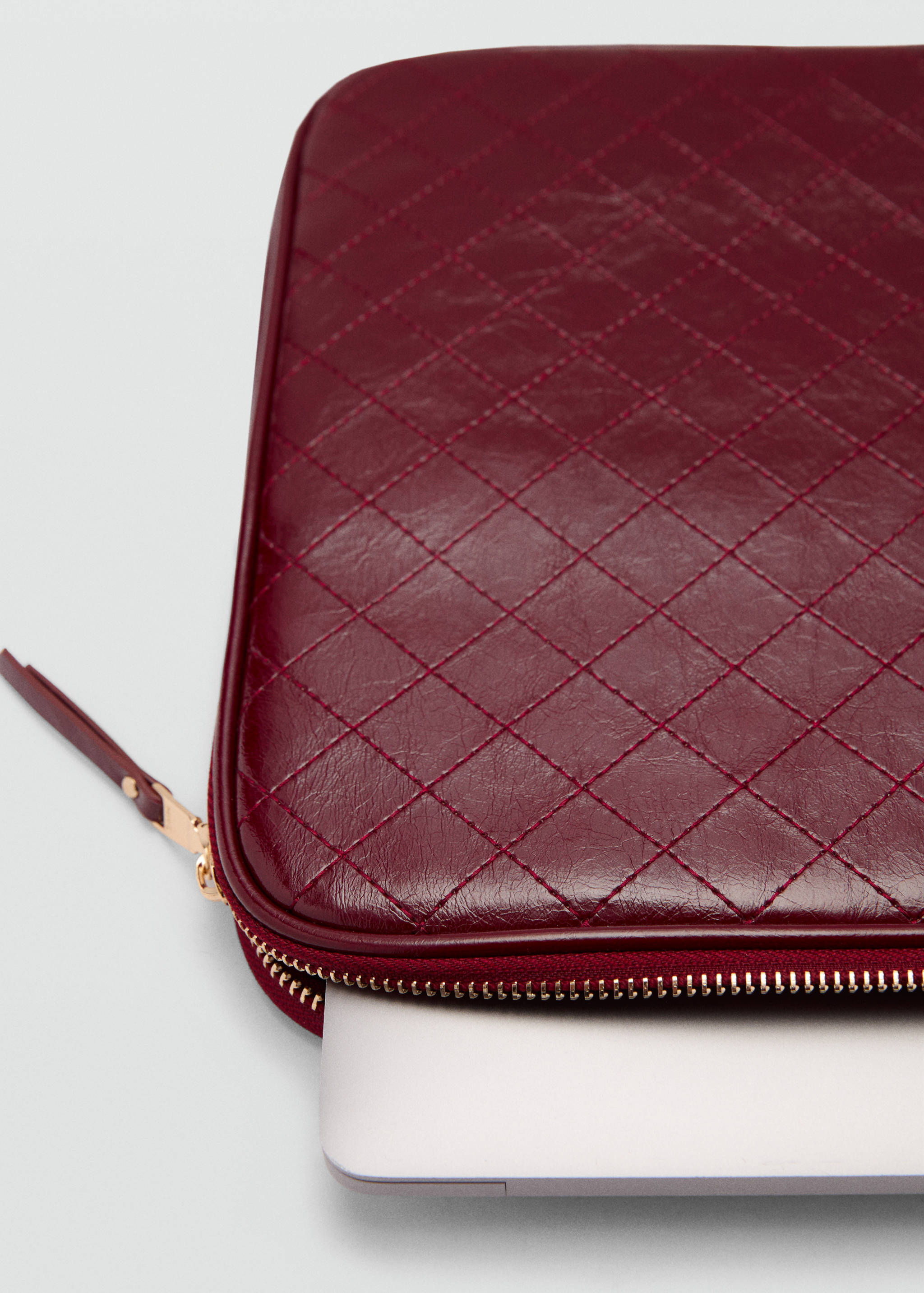 Cover with decorative stitching - Medium plane