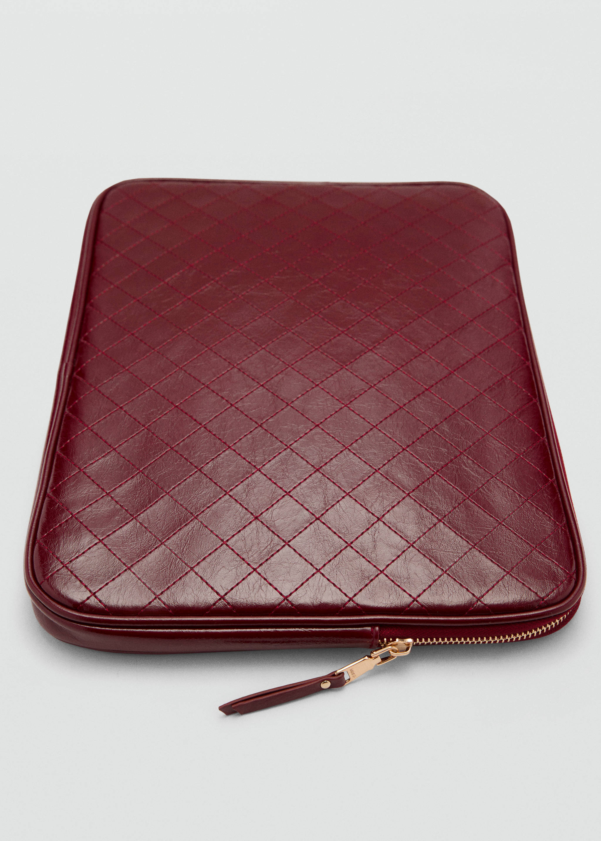 Cover with decorative stitching - Details of the article 1
