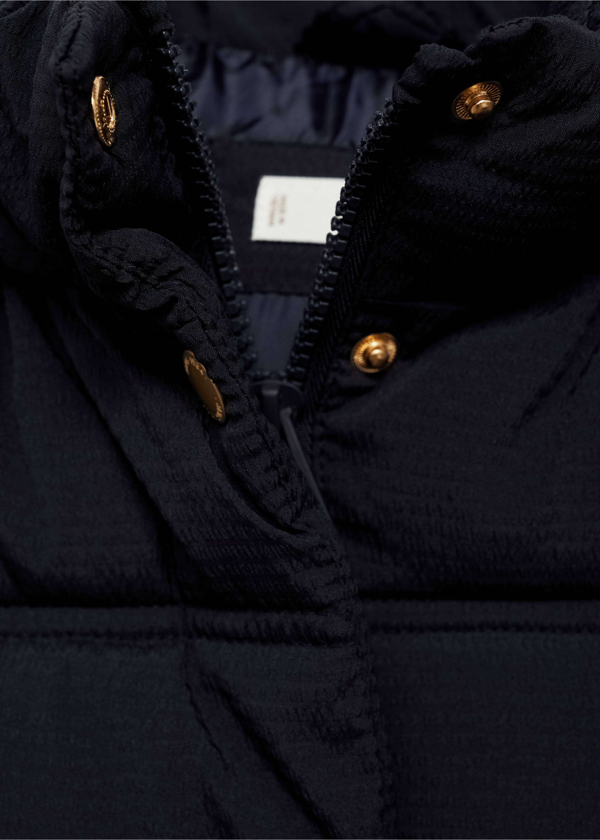 Bodywarmer met capuchon - Detail van het artikel 8, Donkermarine. Ref: 77092539-00.