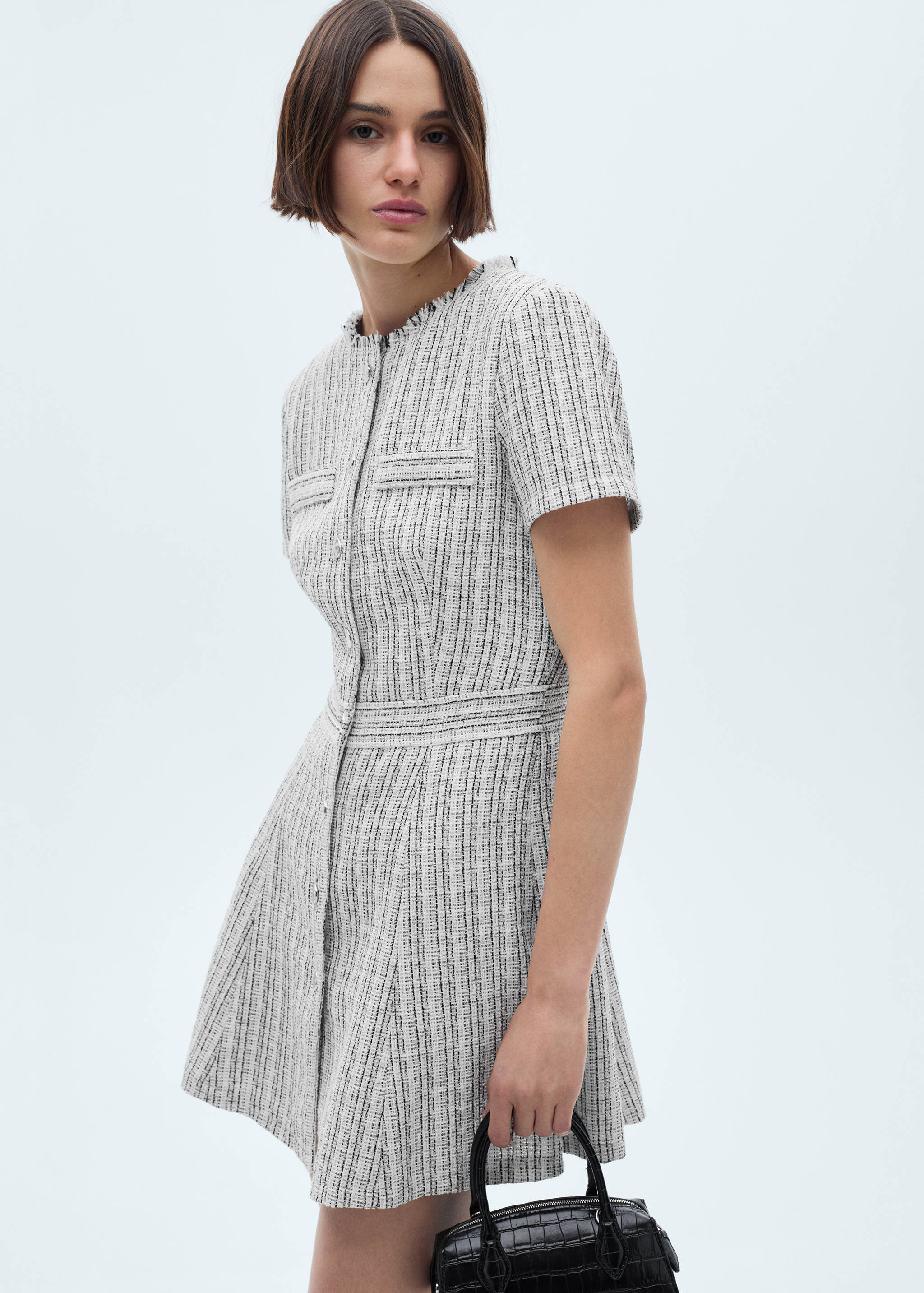 Tweedowa sukienka na guziki - Plan średni