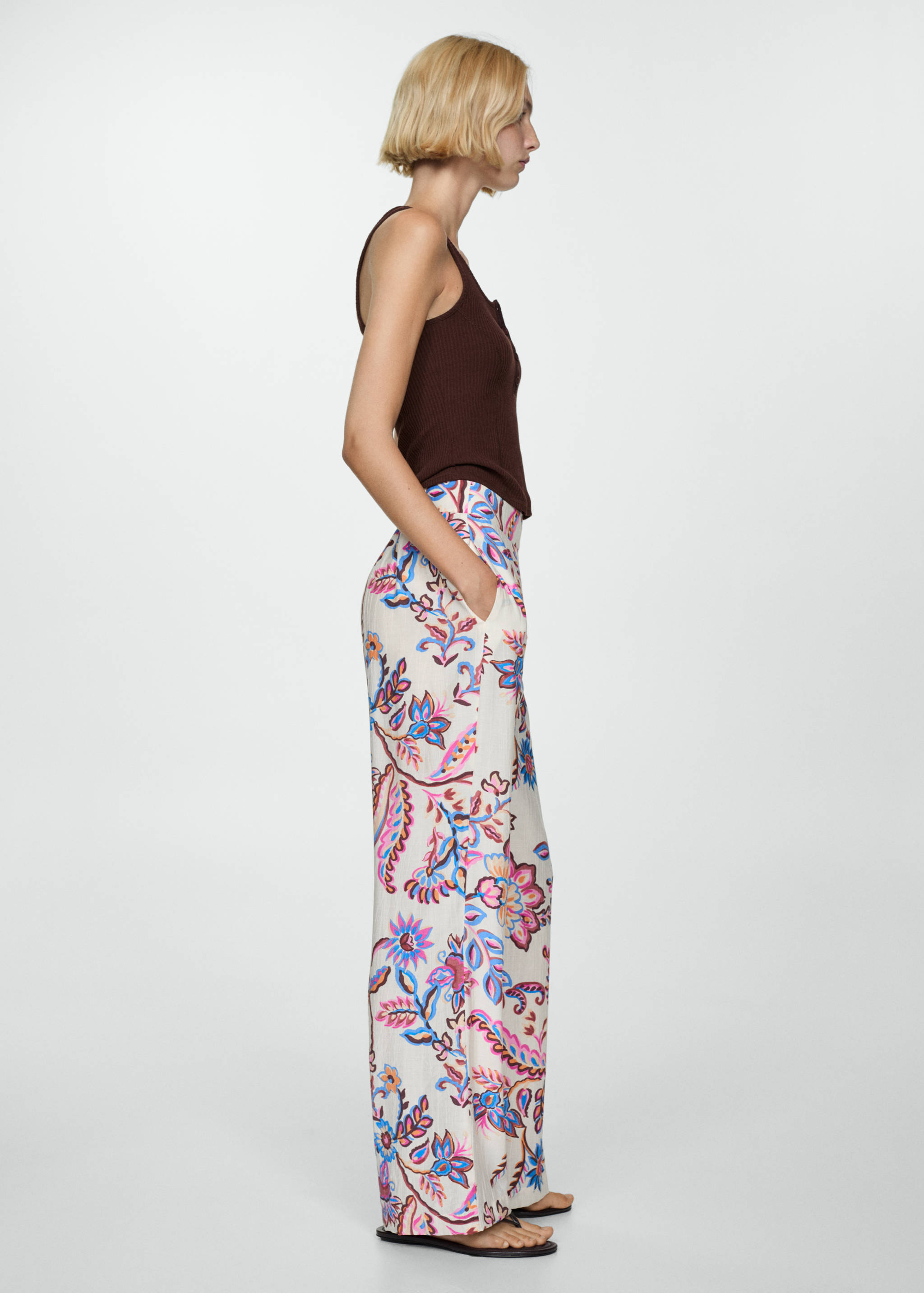Egyenesszárú, virágmintás nadrág - A termék adatai 2
