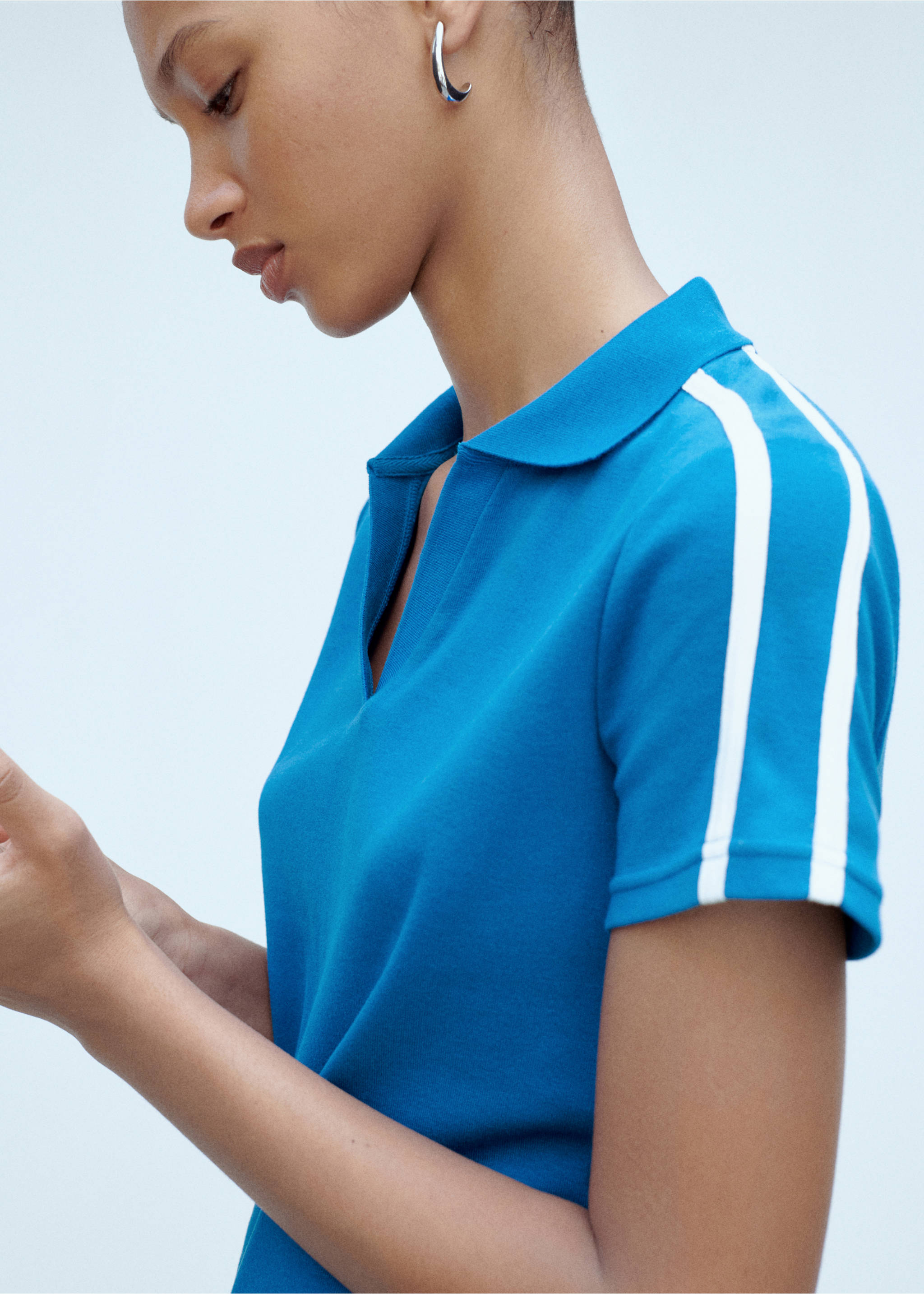 Contrasting stripes cotton polo shirt - Details of the article 1, Blue. Ref: 77092926-00.
