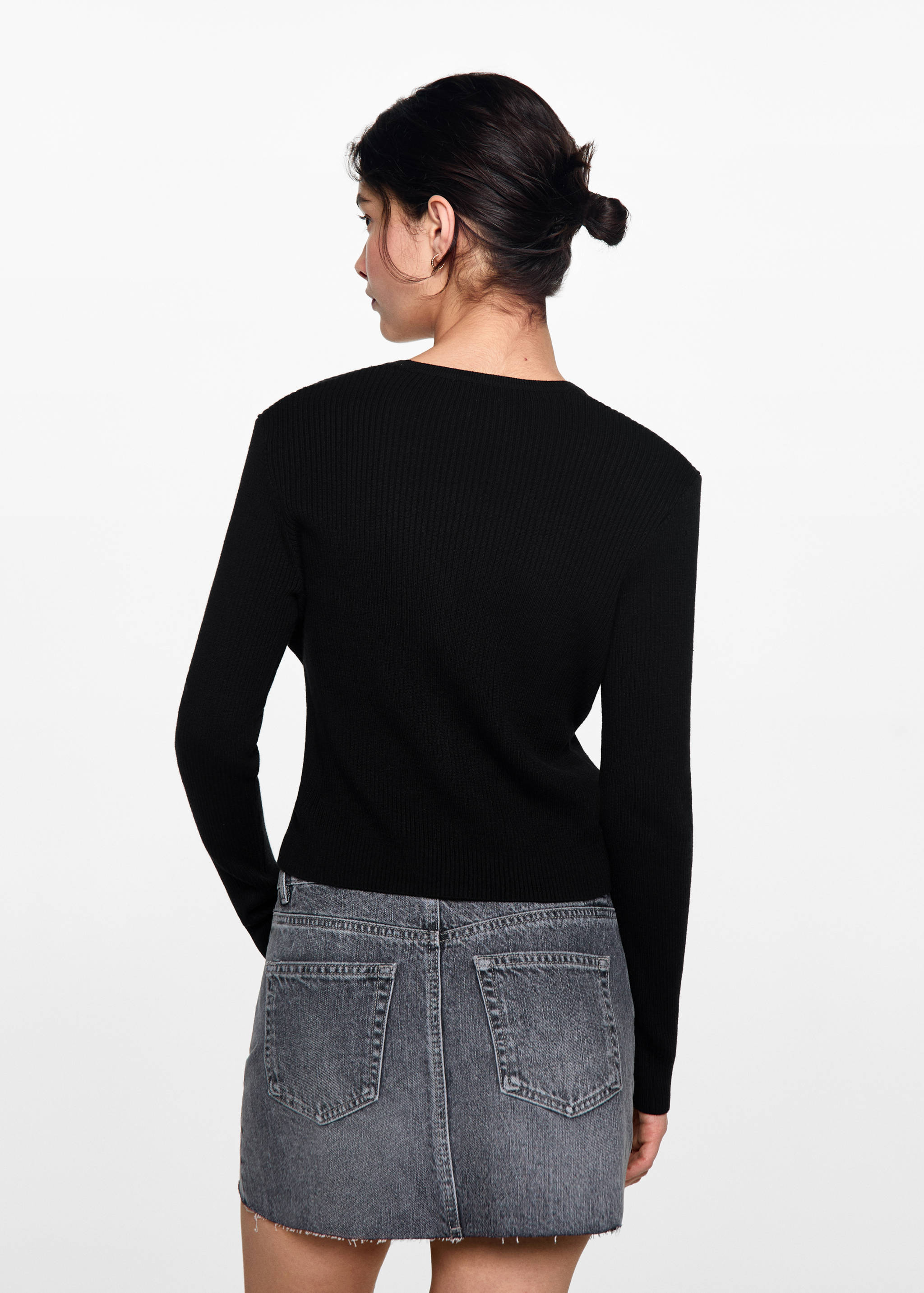 Strickjacke mit Knöpfen - Rückseite des Artikels