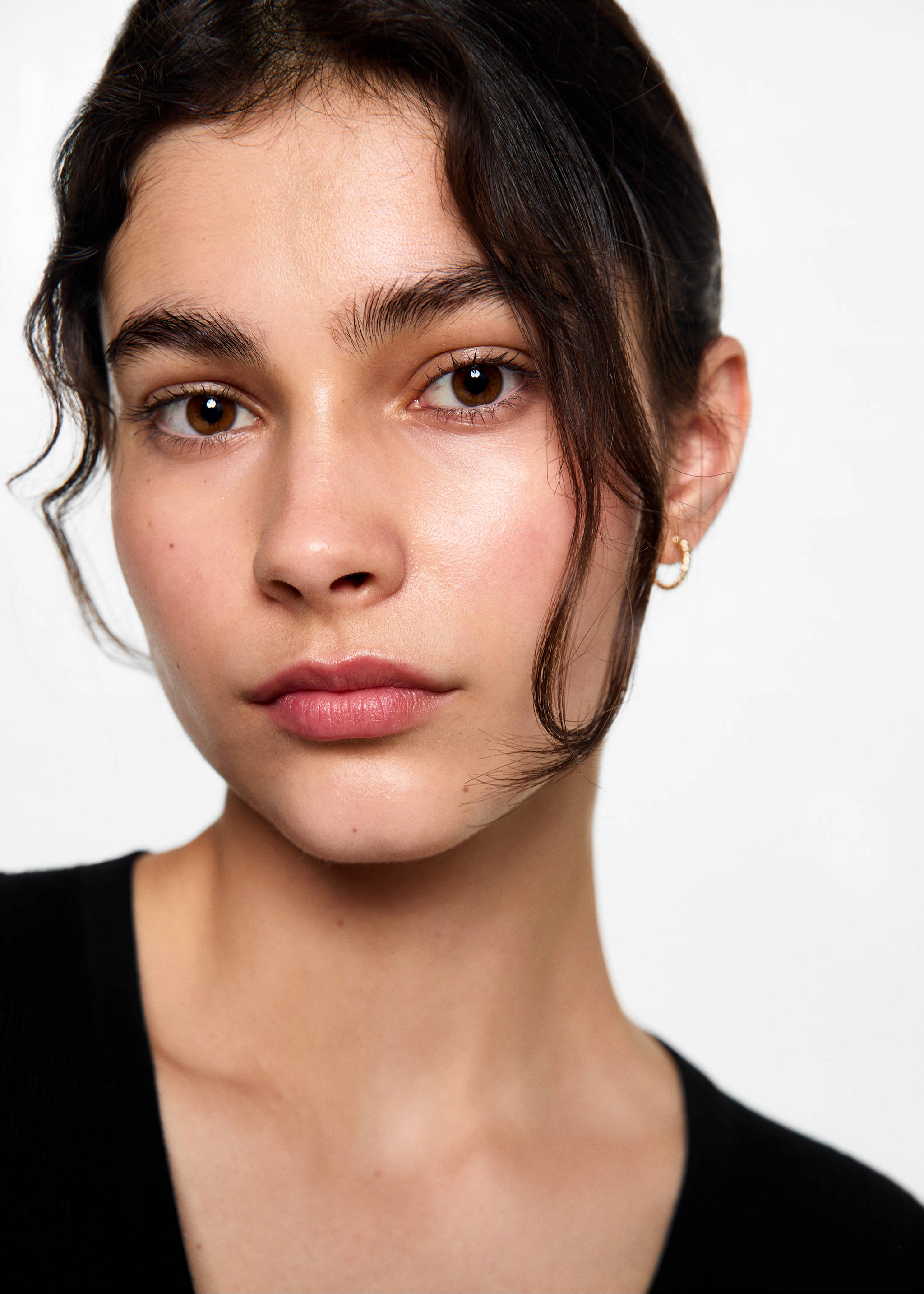 Strickjacke mit Knöpfen - Detail des Artikels 1, Schwarz. Ref: 77092932-00.