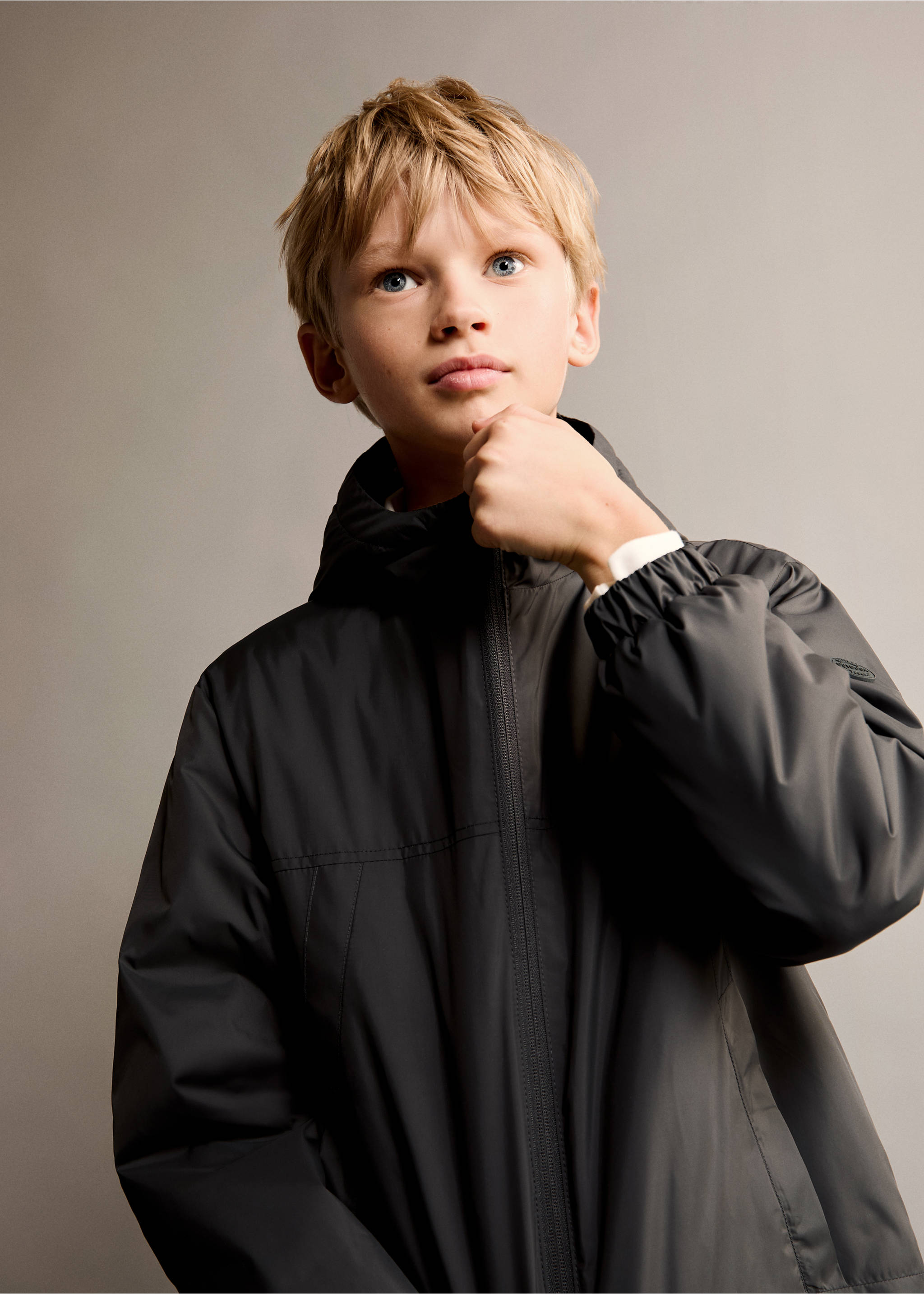 Anorak à capuche - Détail de l'article 1, Gris anthracite. Ref: 77093265-00.