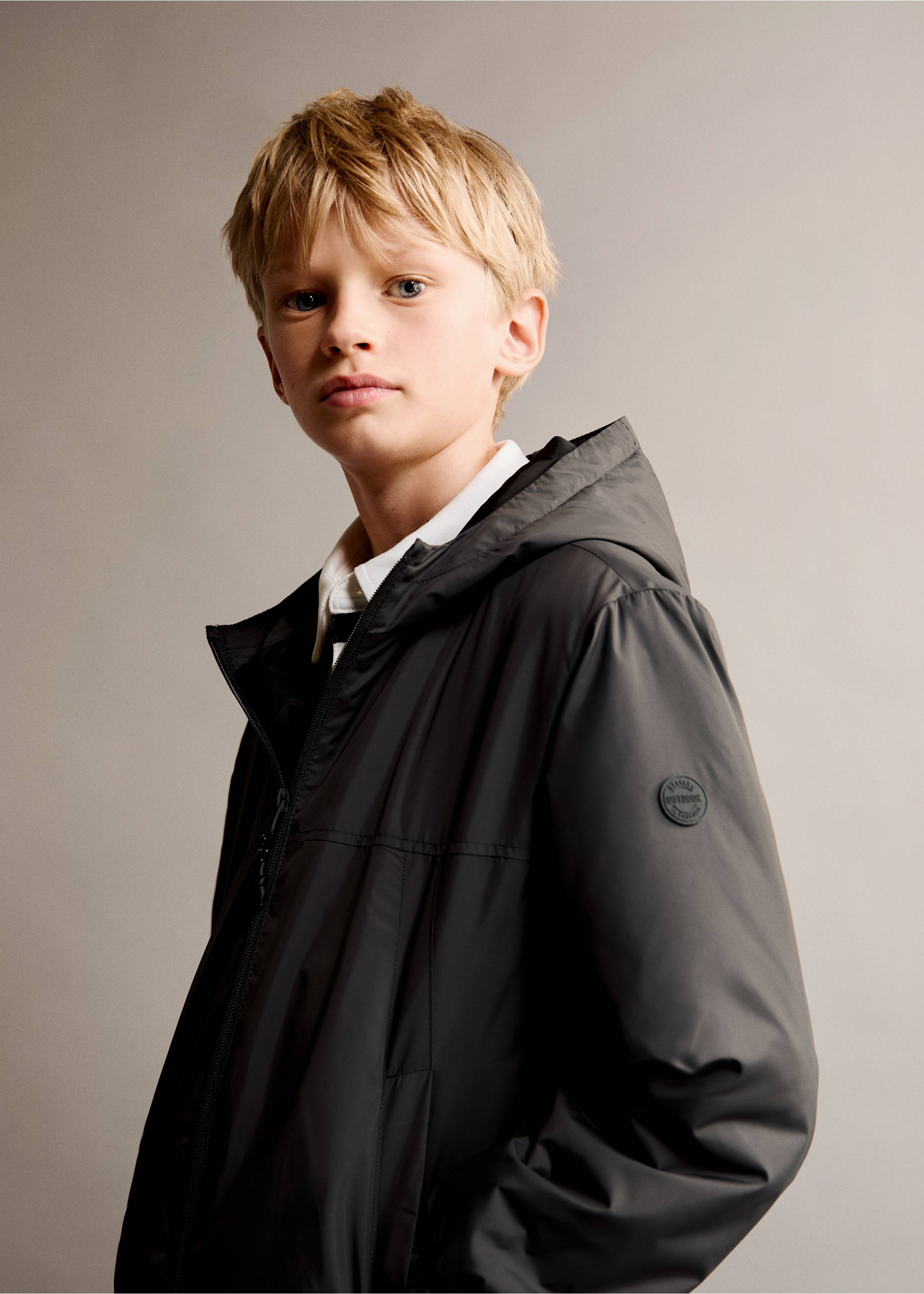 Anorak à capuche - Détail de l'article 2, Gris anthracite. Ref: 77093265-00.