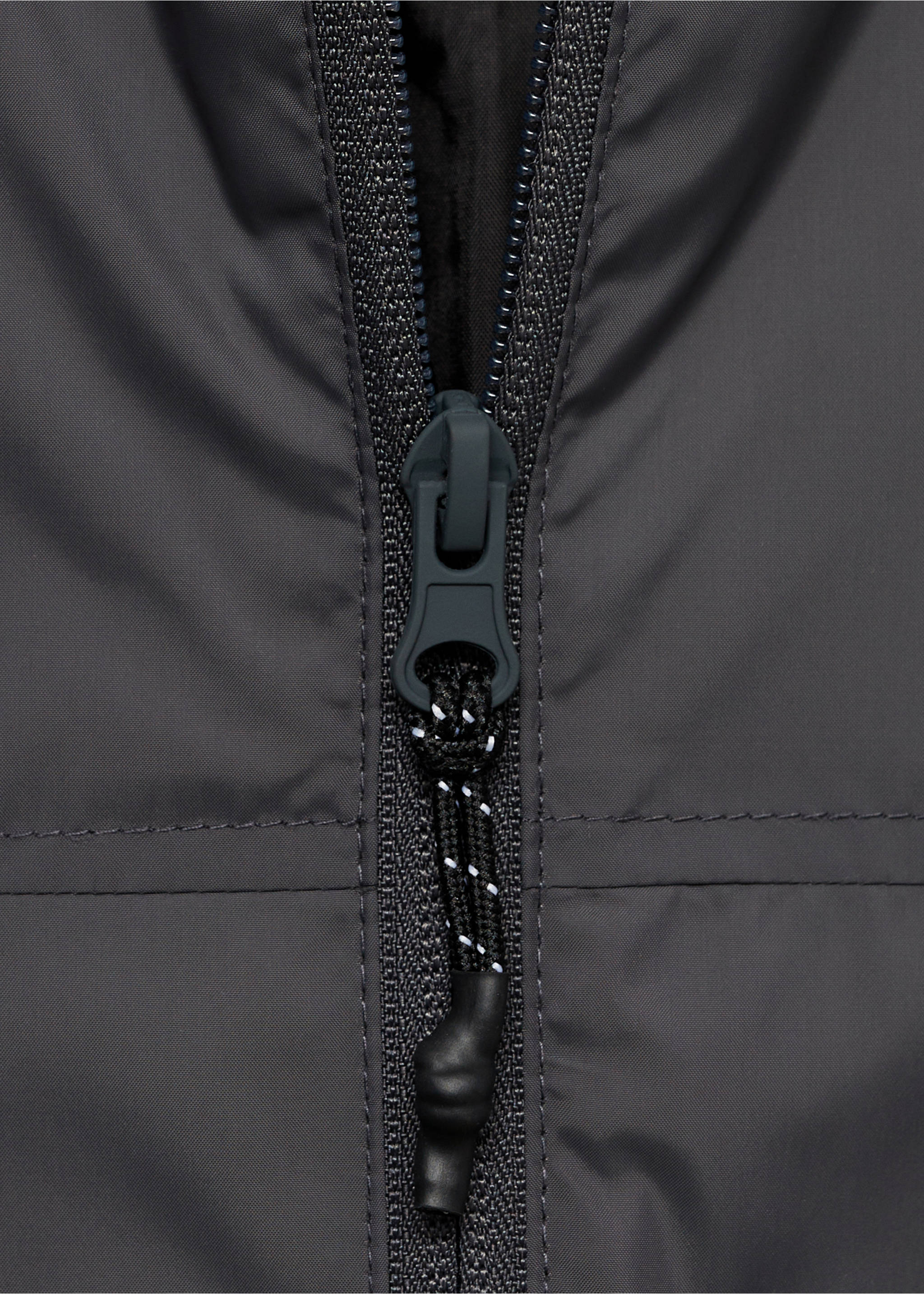 Anorak à capuche - Détail de l'article 8, Gris anthracite. Ref: 77093265-00.