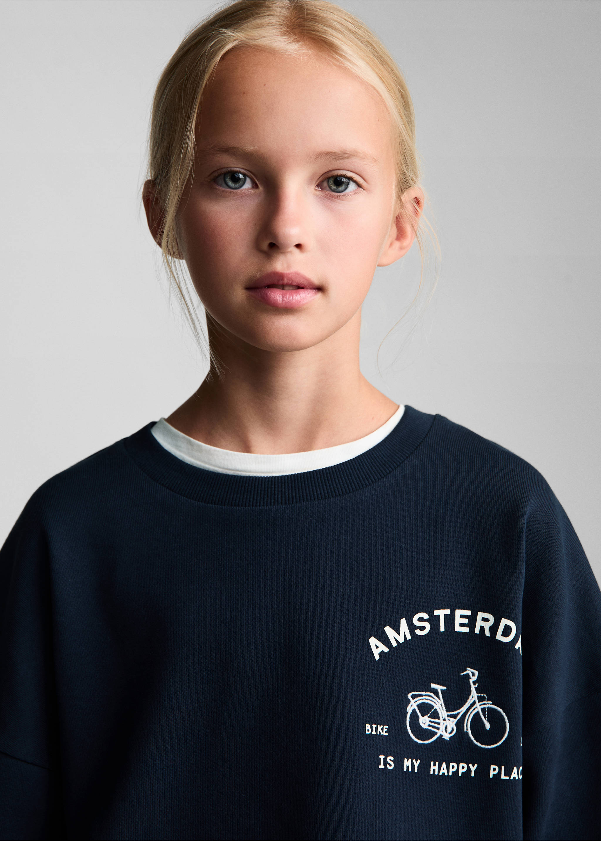 Embroidered printed hoodie - Details of the article 1, Dark Navy. Ref: 77093272-00.