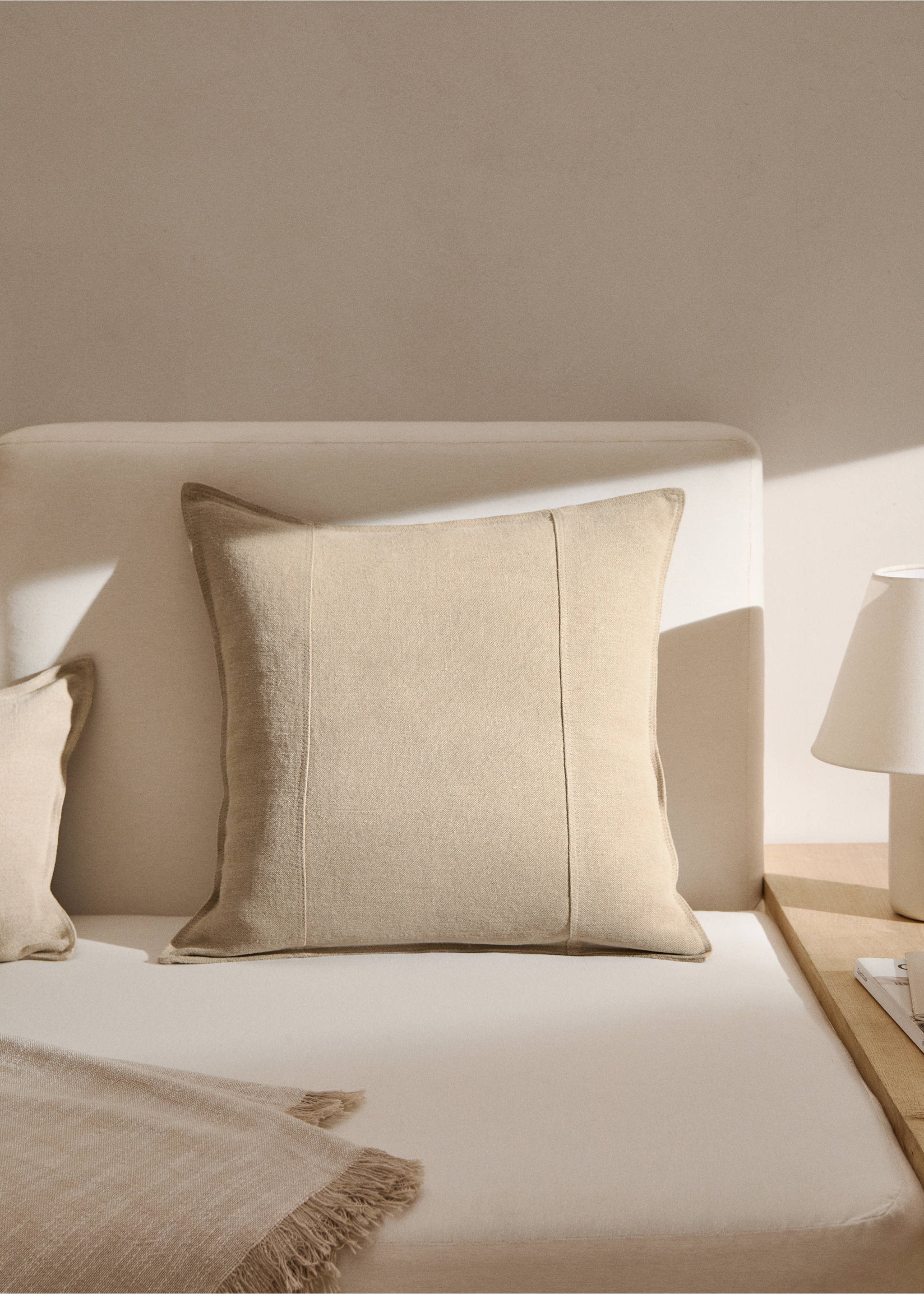 Housse coussin coutures lin 60x60 cm - Plan général, Beige. Ref: 77093284-00.