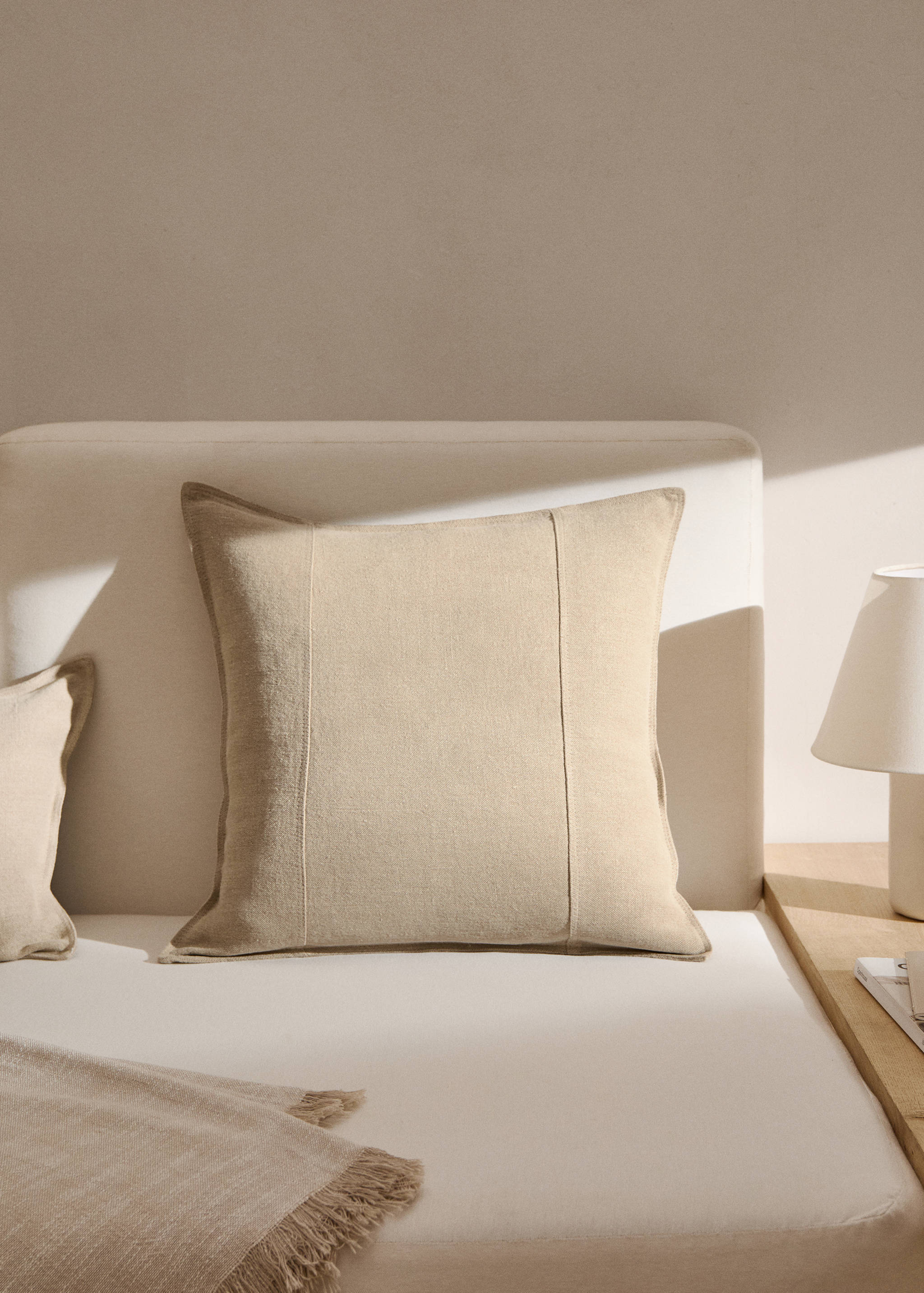 Linen stitched cushion cover 60x60cm - General plane