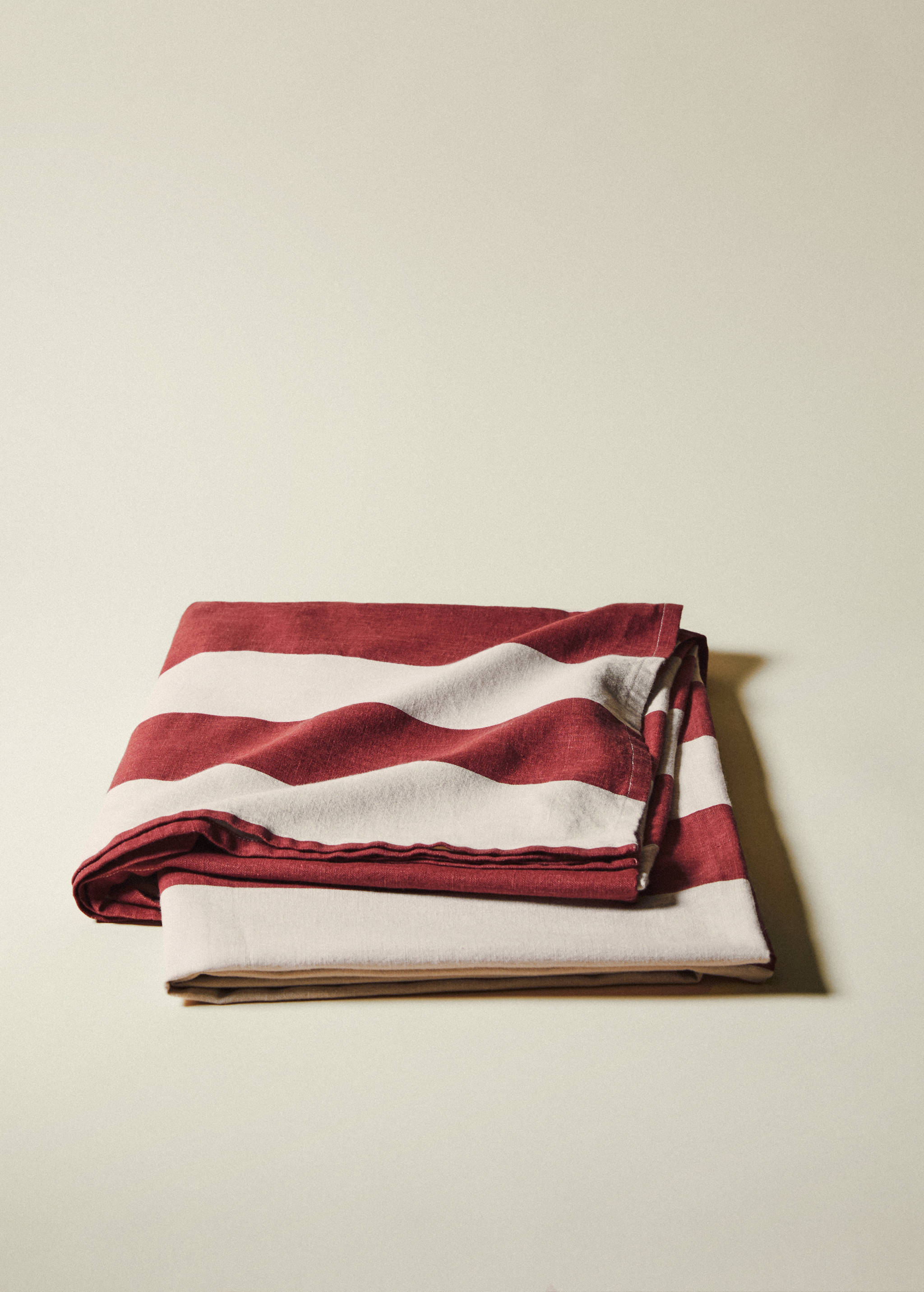 Linen cotton striped tablecloth for 6 to 8 diners - Details of the article 7