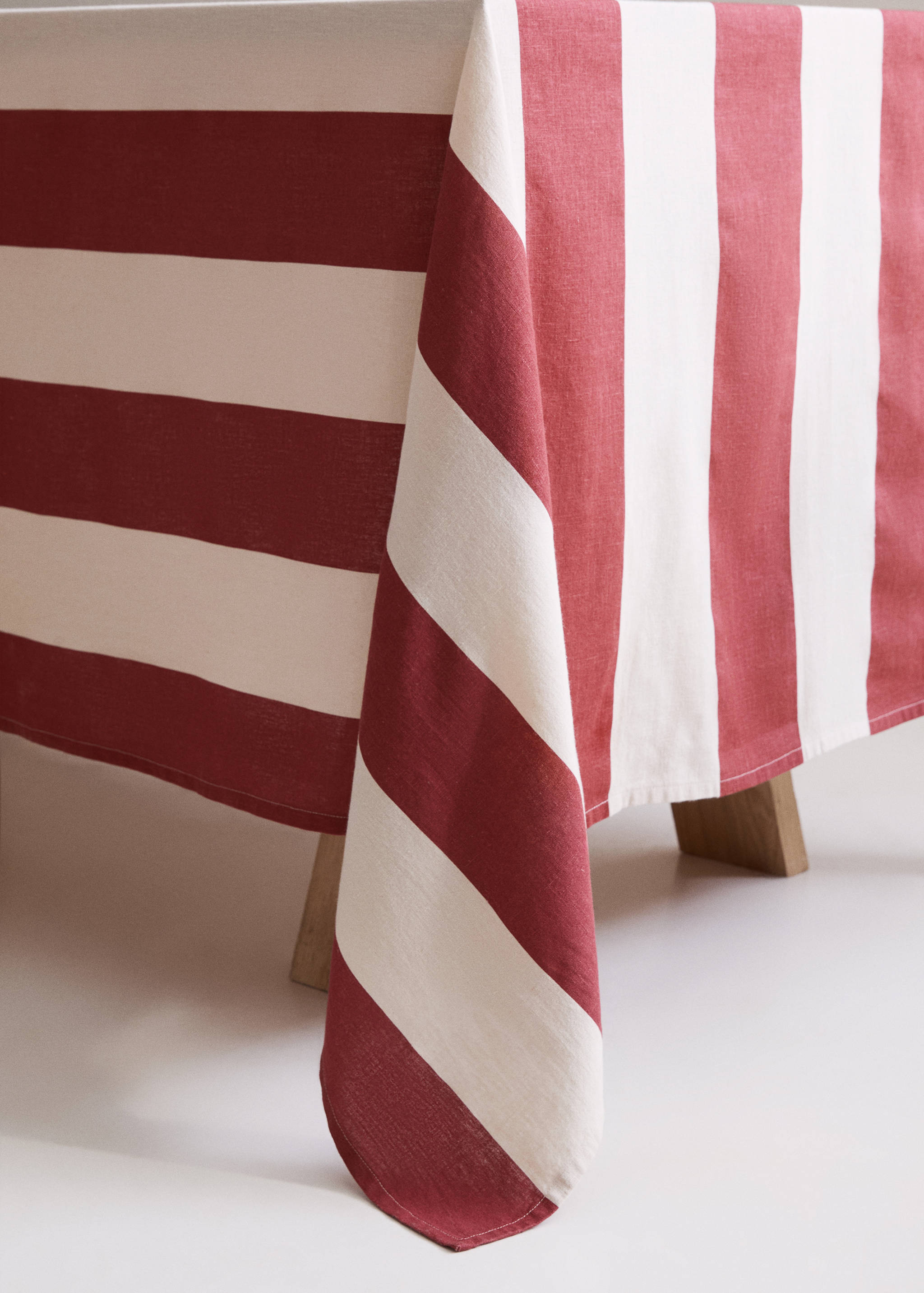 Linen cotton striped tablecloth for 6 to 8 diners - Details of the article 8