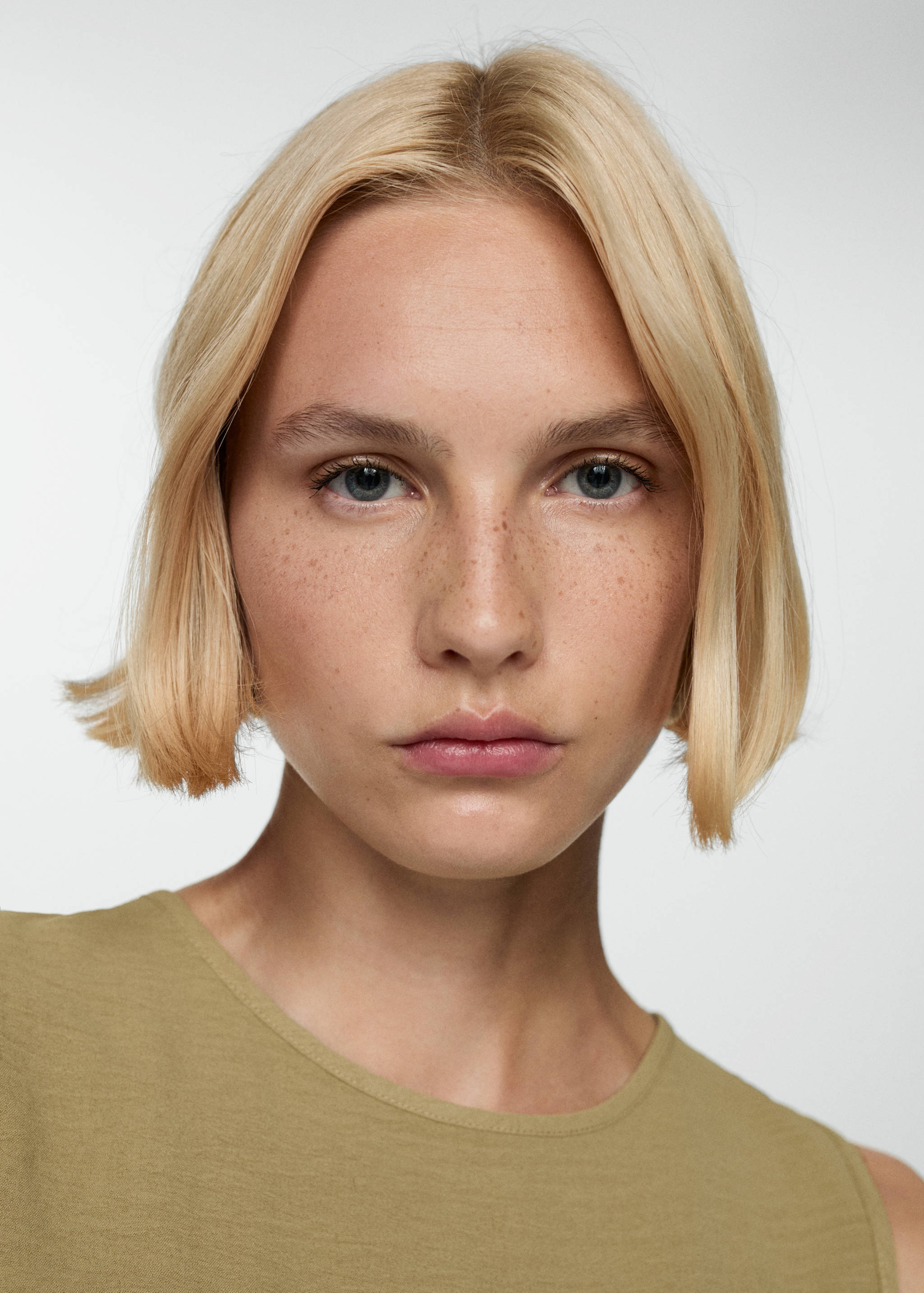 Textured top with knot detail - Details of the article 1