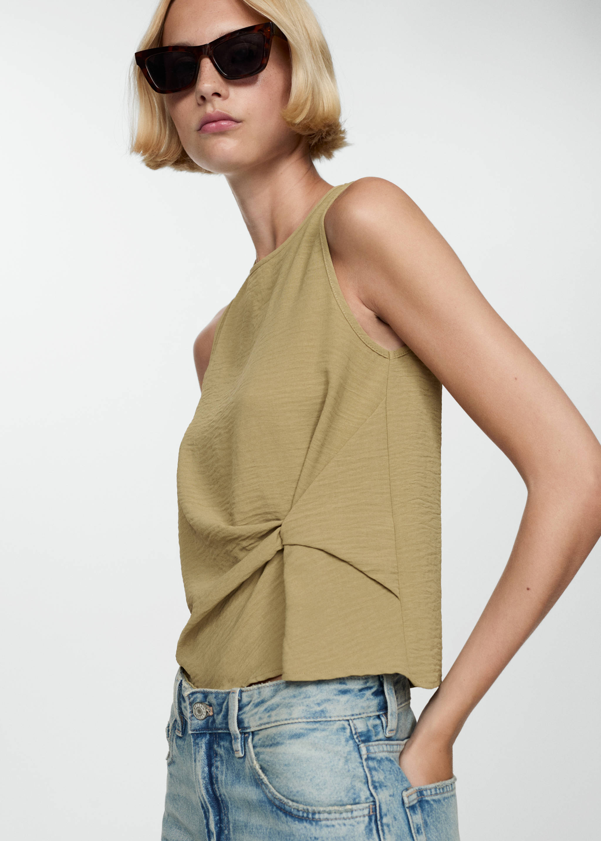 Textured top with knot detail - Details of the article 2