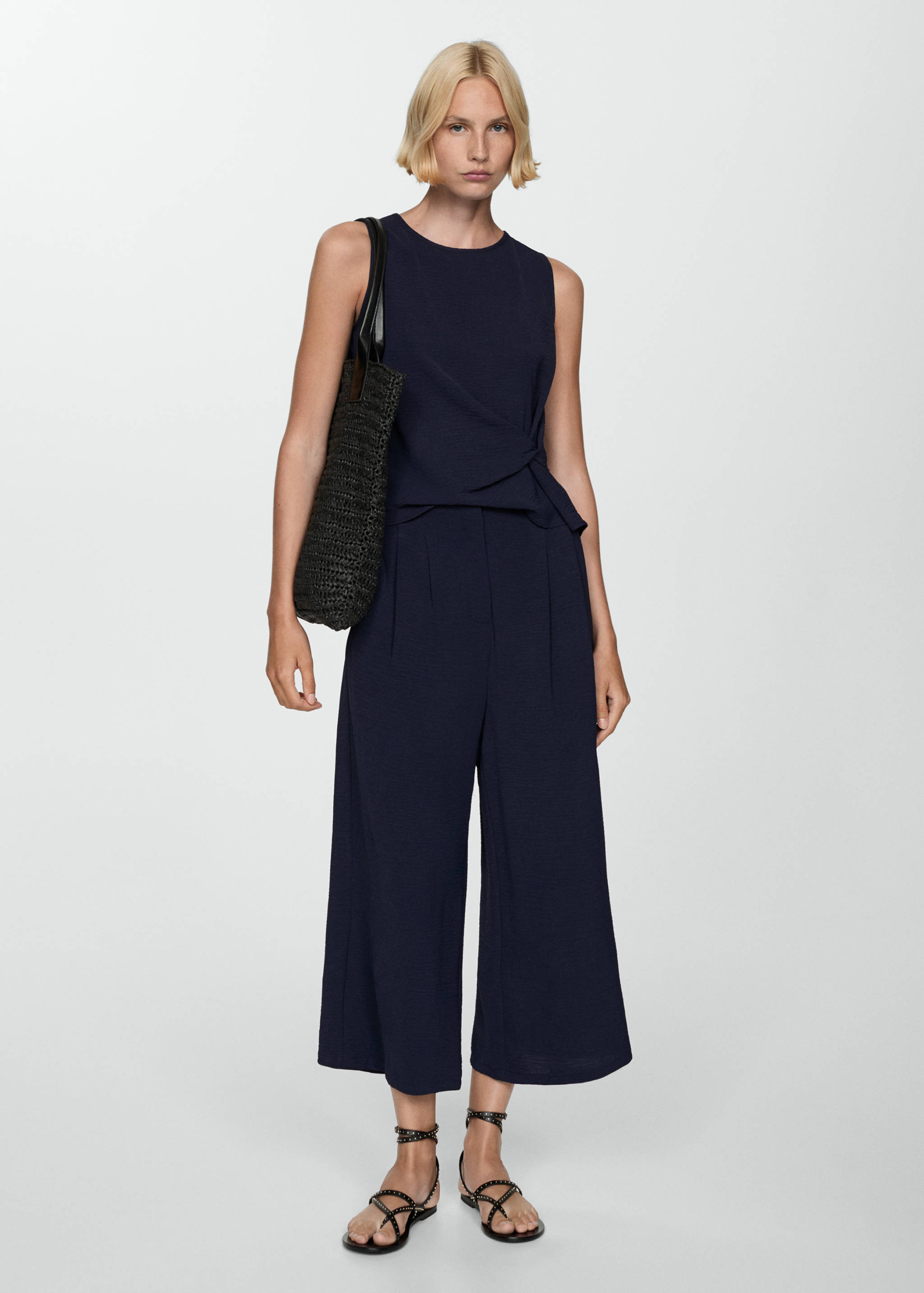 Textured top with knot detail - General plane