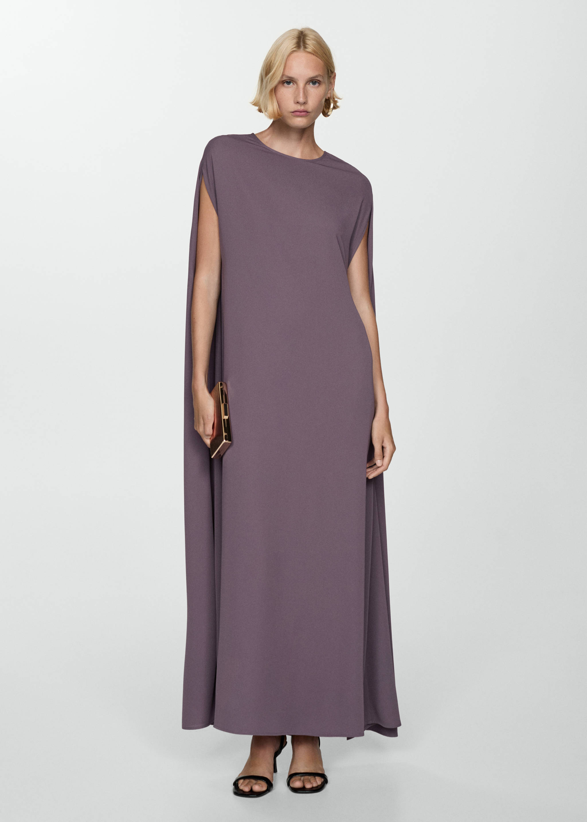 Vestido aberturas mangas - Plano general