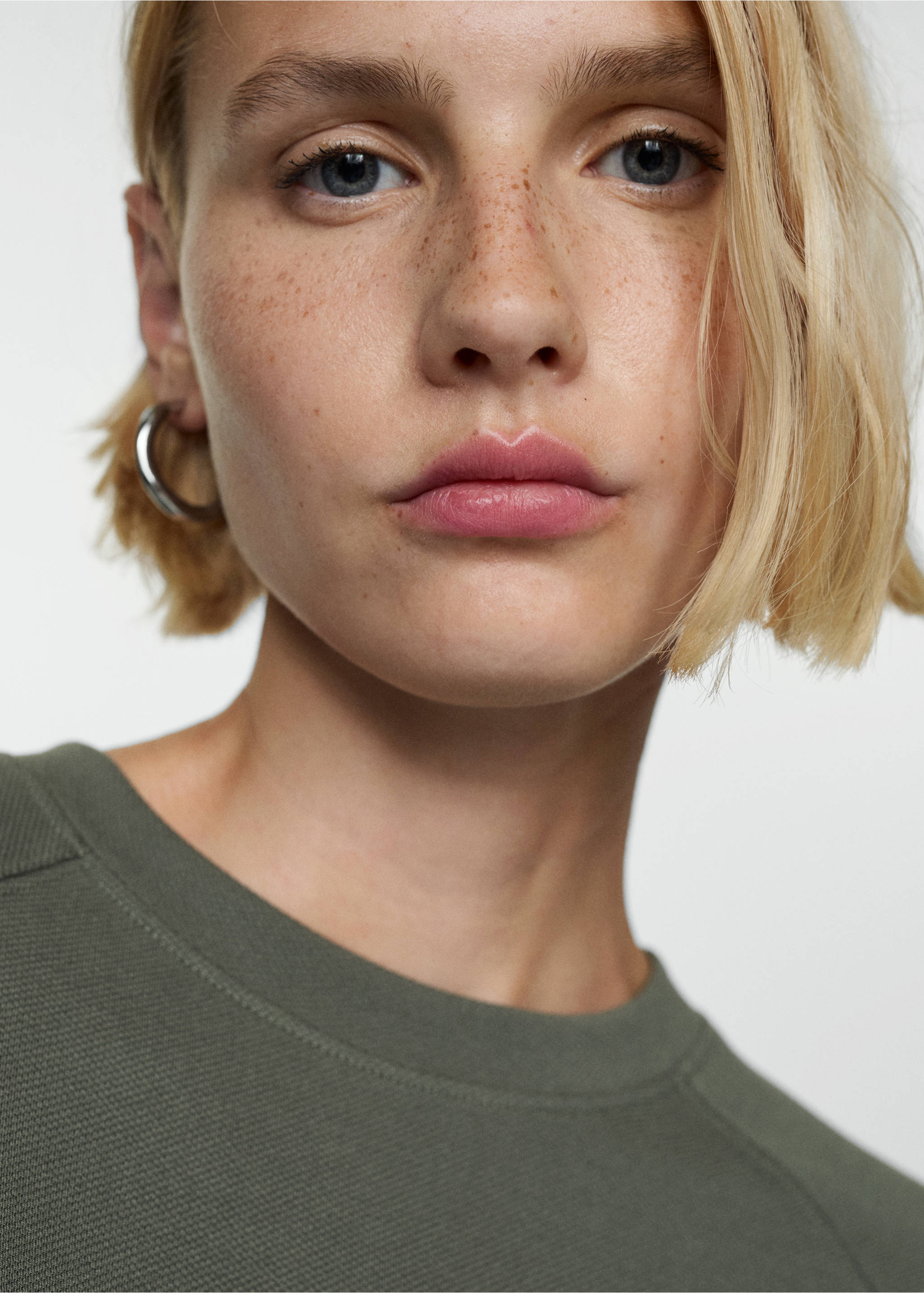 Decorative stitching sweatshirt - Details of the article 1, Khaki. Ref: 77094014-00.