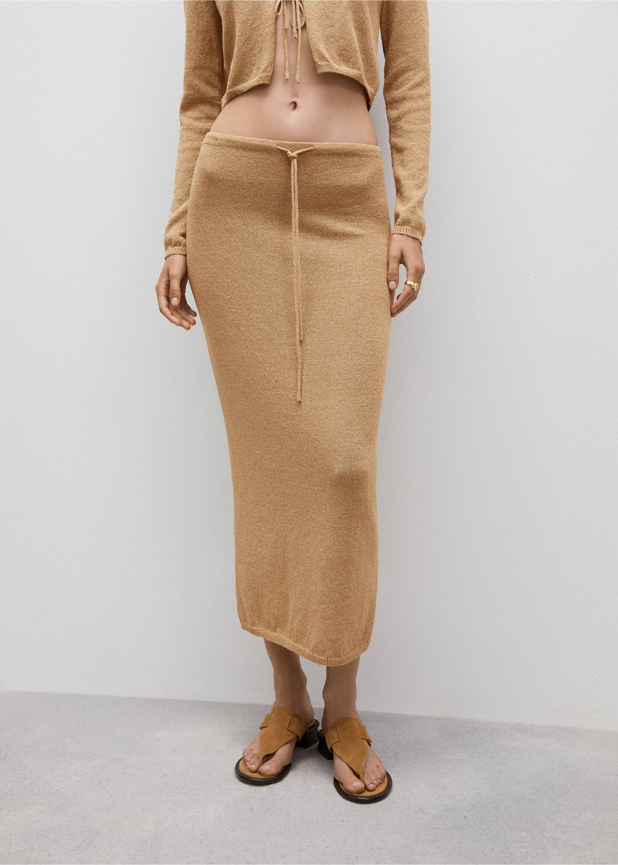 Long knitted skirt - Medium plane, Gold. Ref: 77094015-00.