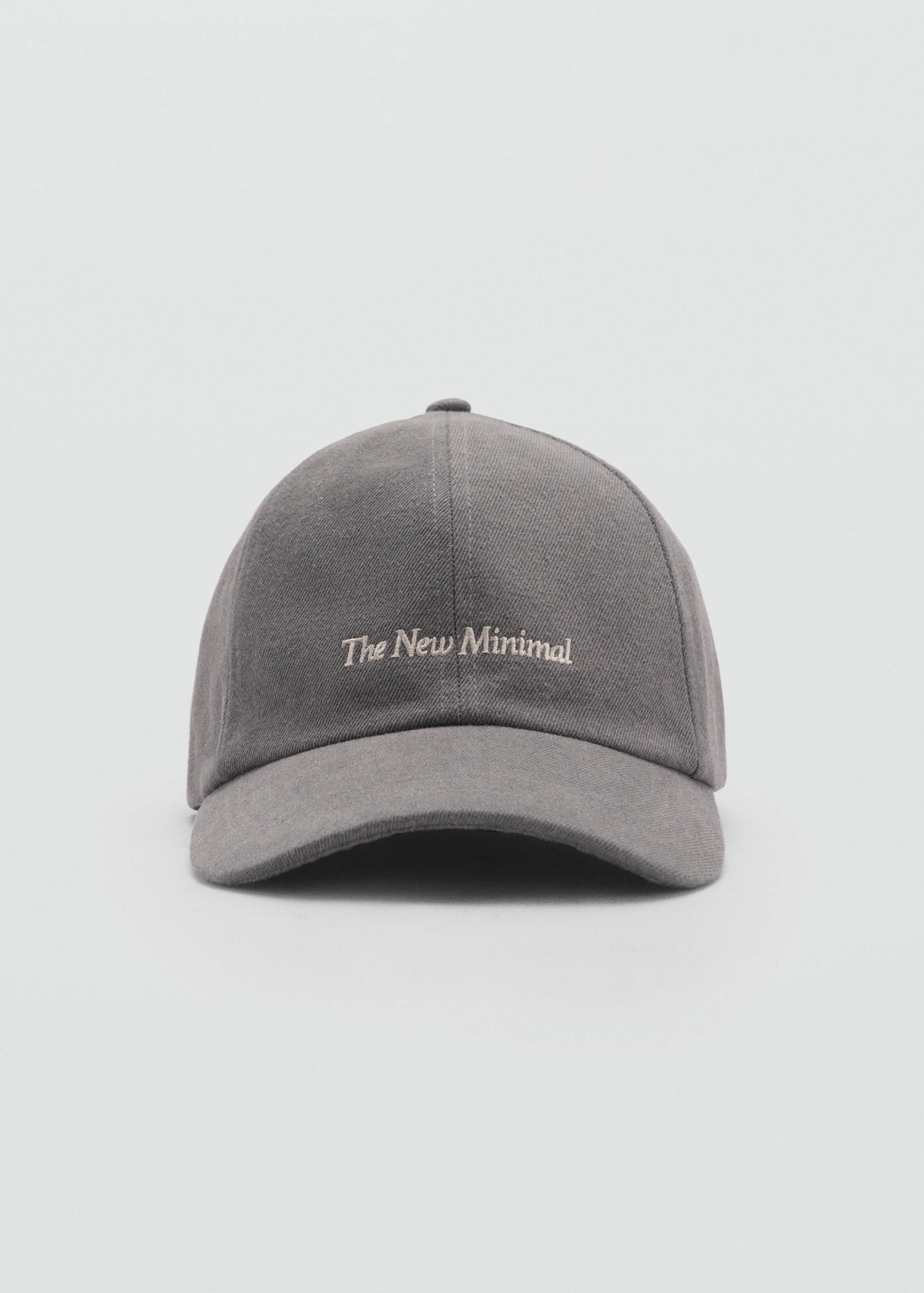 Gorra mensaje bordado - Plano medio