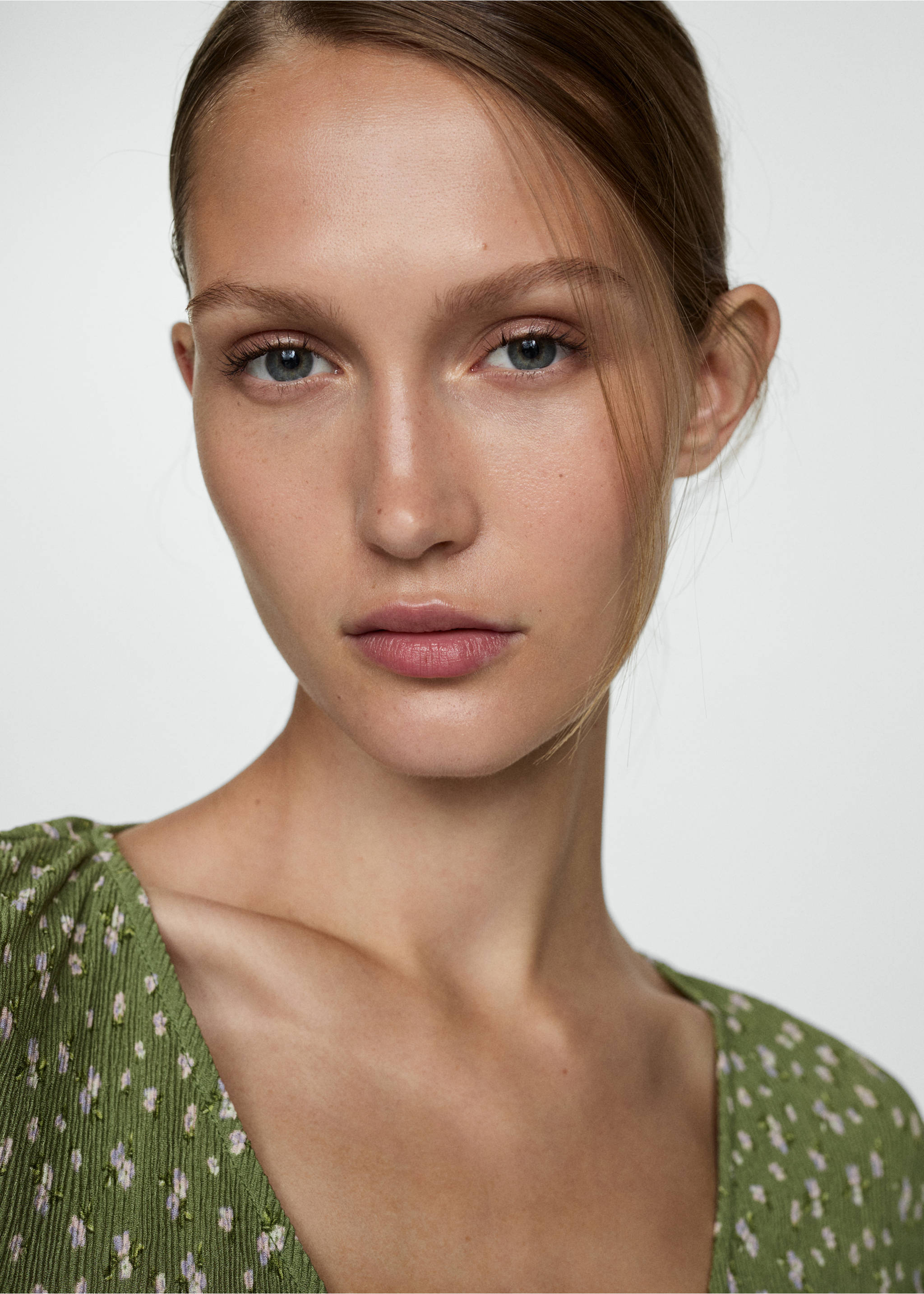 Ruffles printed blouse - Details of the article 1, Green. Ref: 77094027-00.