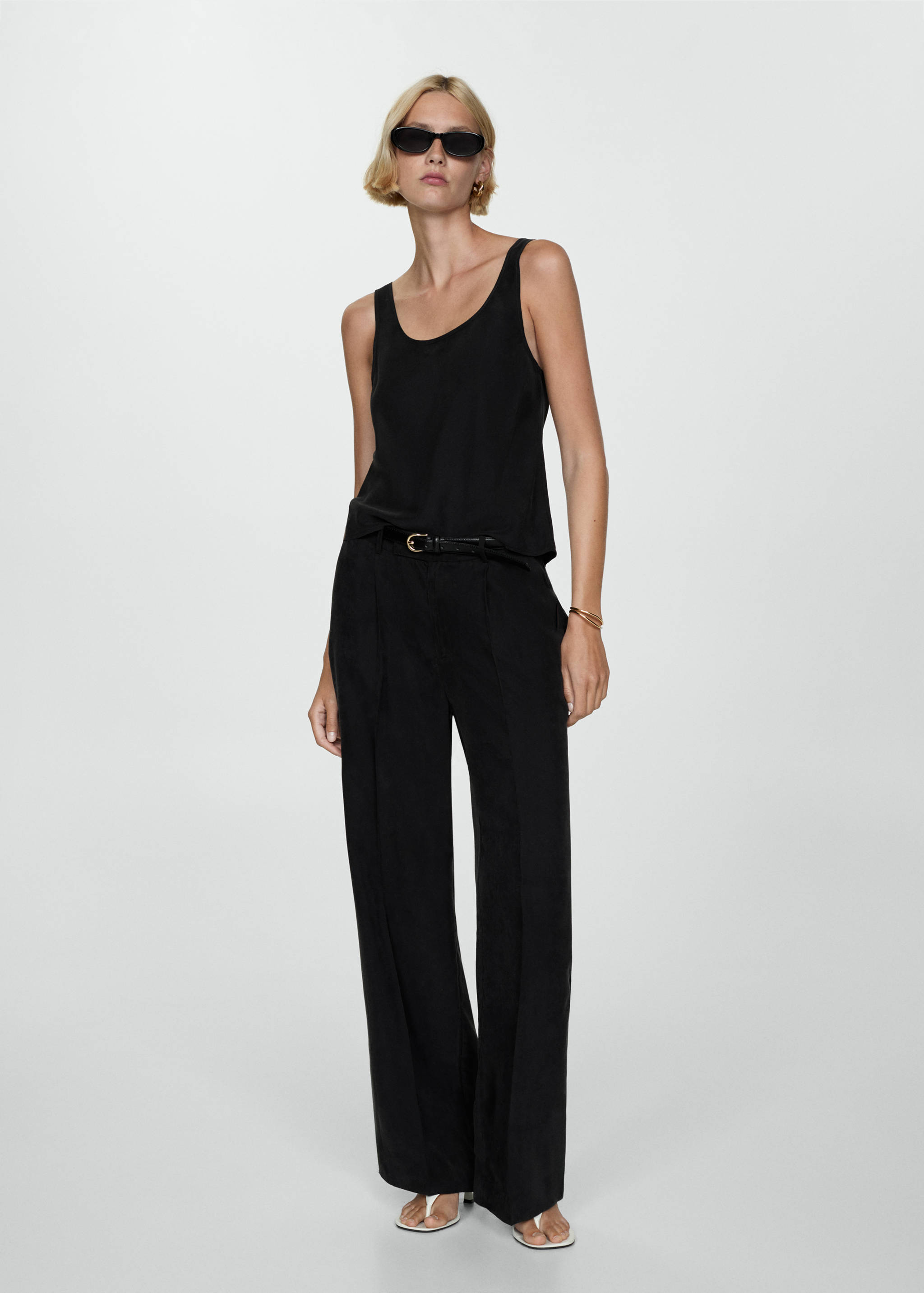 Top de cupro com alças - Plano geral