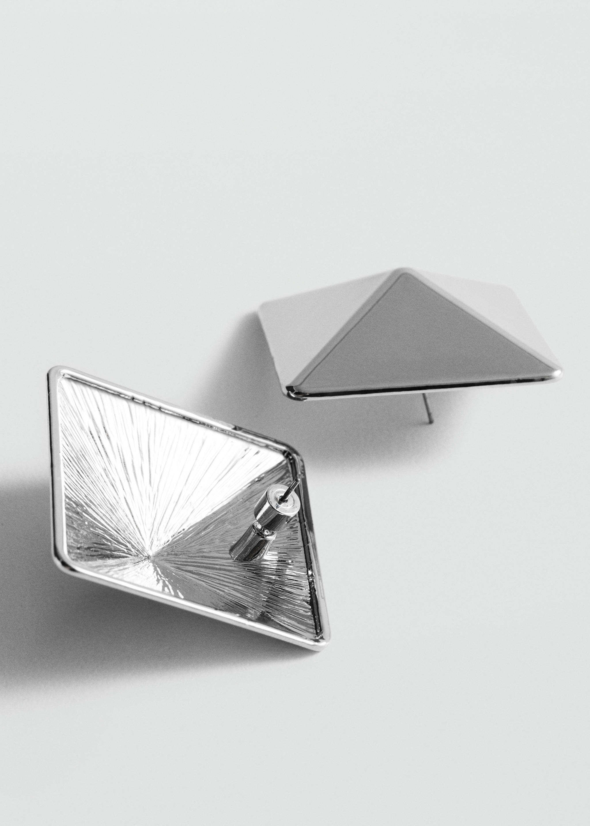 Σκουλαρίκια μάξι πυραμίδα - Μεσαίο πλάνο