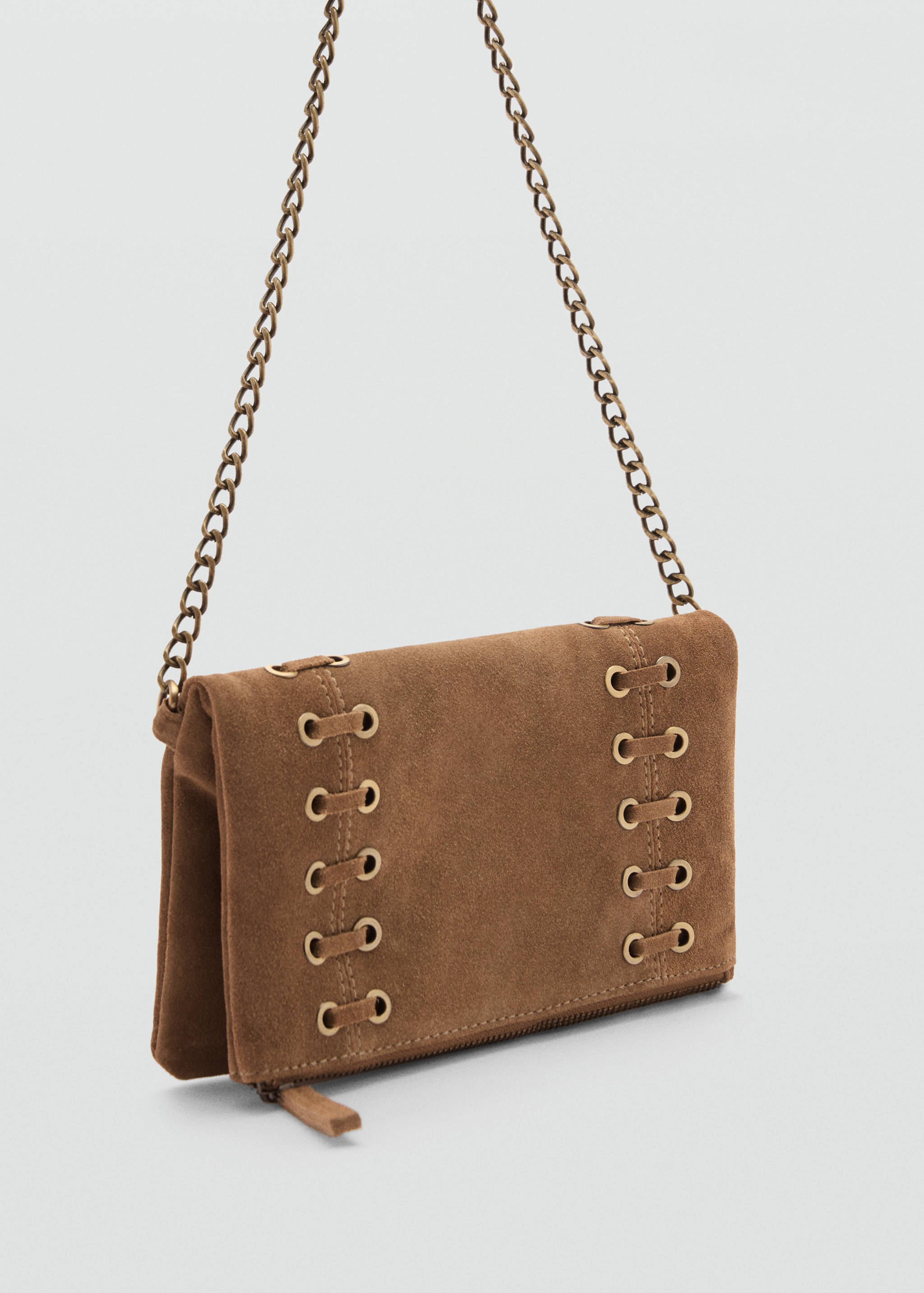 Bolso sobre piel - Plano medio