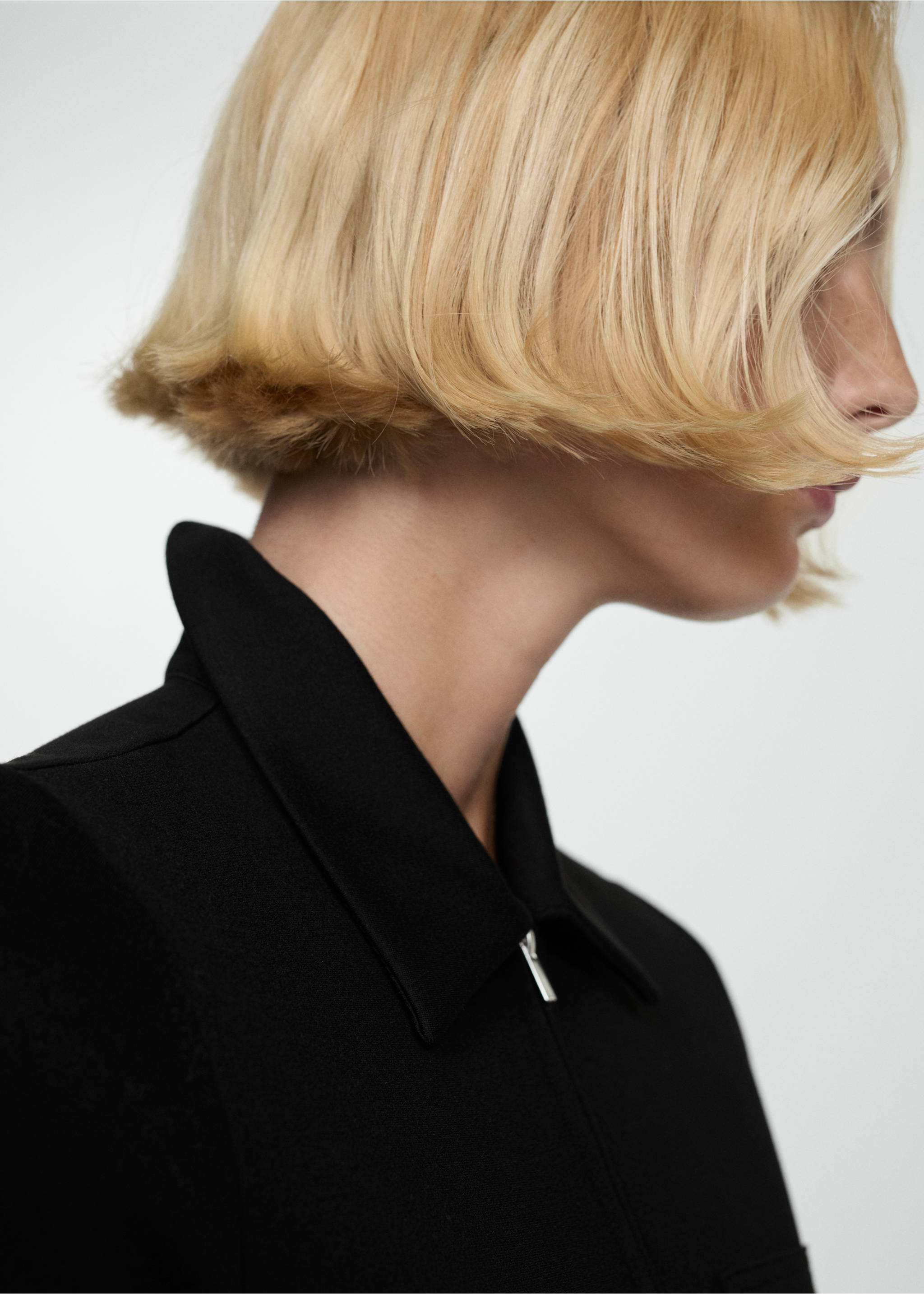 Long chest-pocket jumpsuit - Details of the article 1, Black. Ref: 77094036-00.