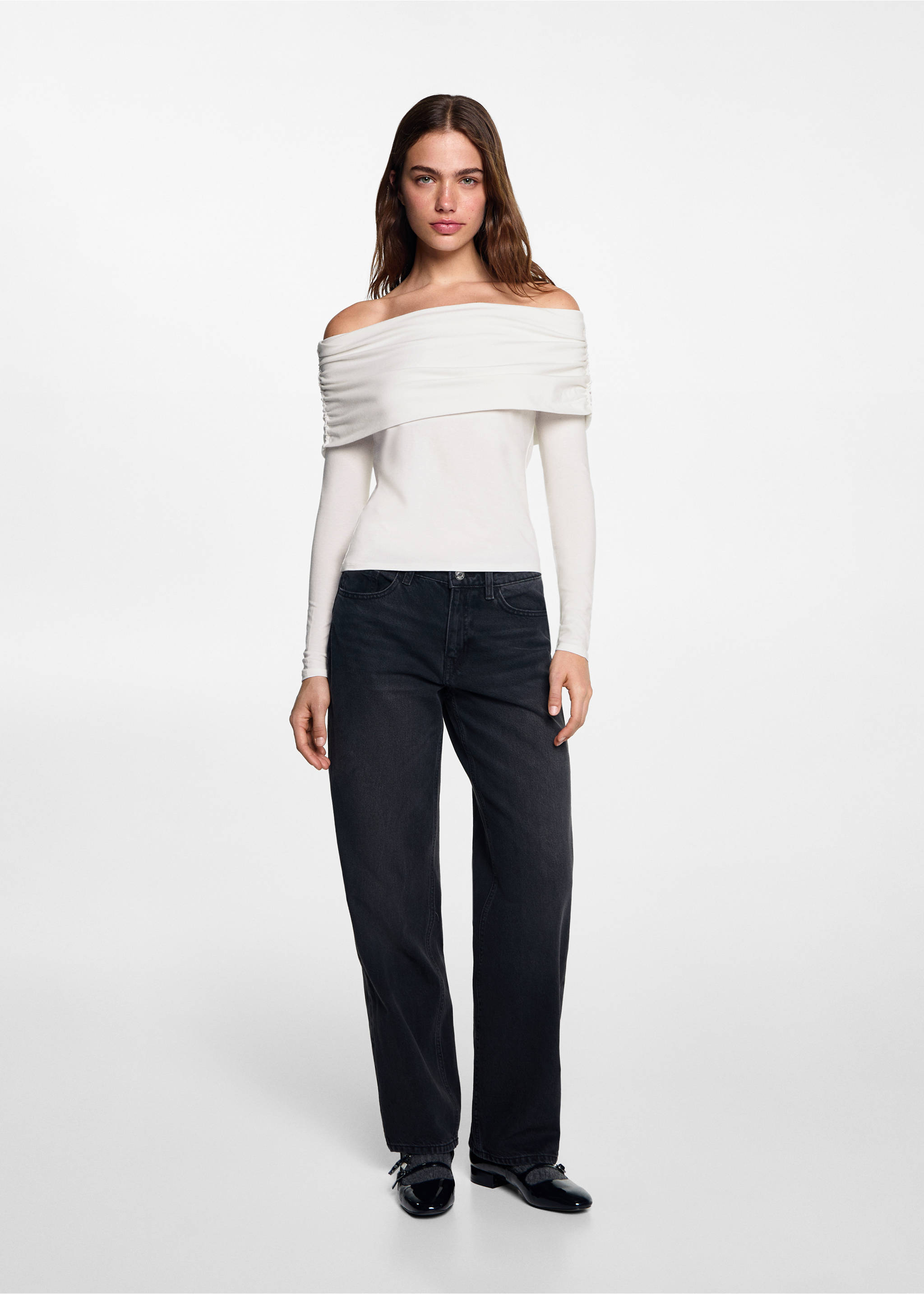 Koszulka off shoulder - Plan ogólny, Złamana biel. Ref: 77094040-00.