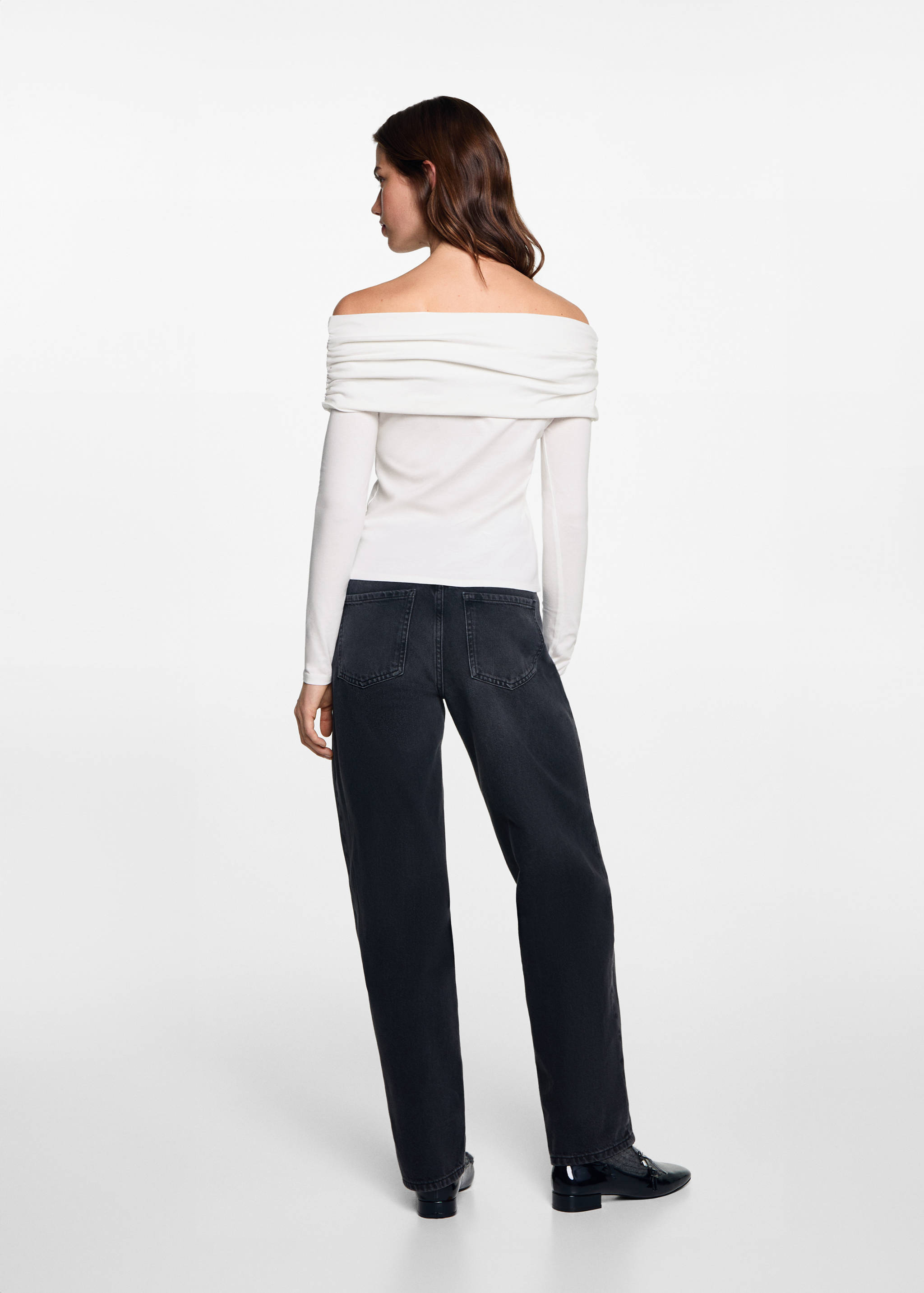 Off-shoulder T-shirt - Reverse of the article