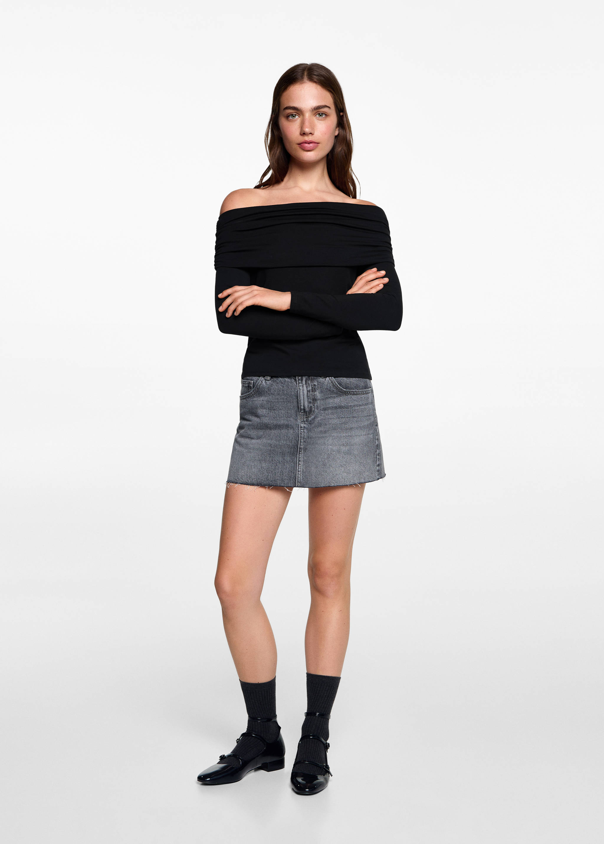 Off-shoulder T-shirt - General plane