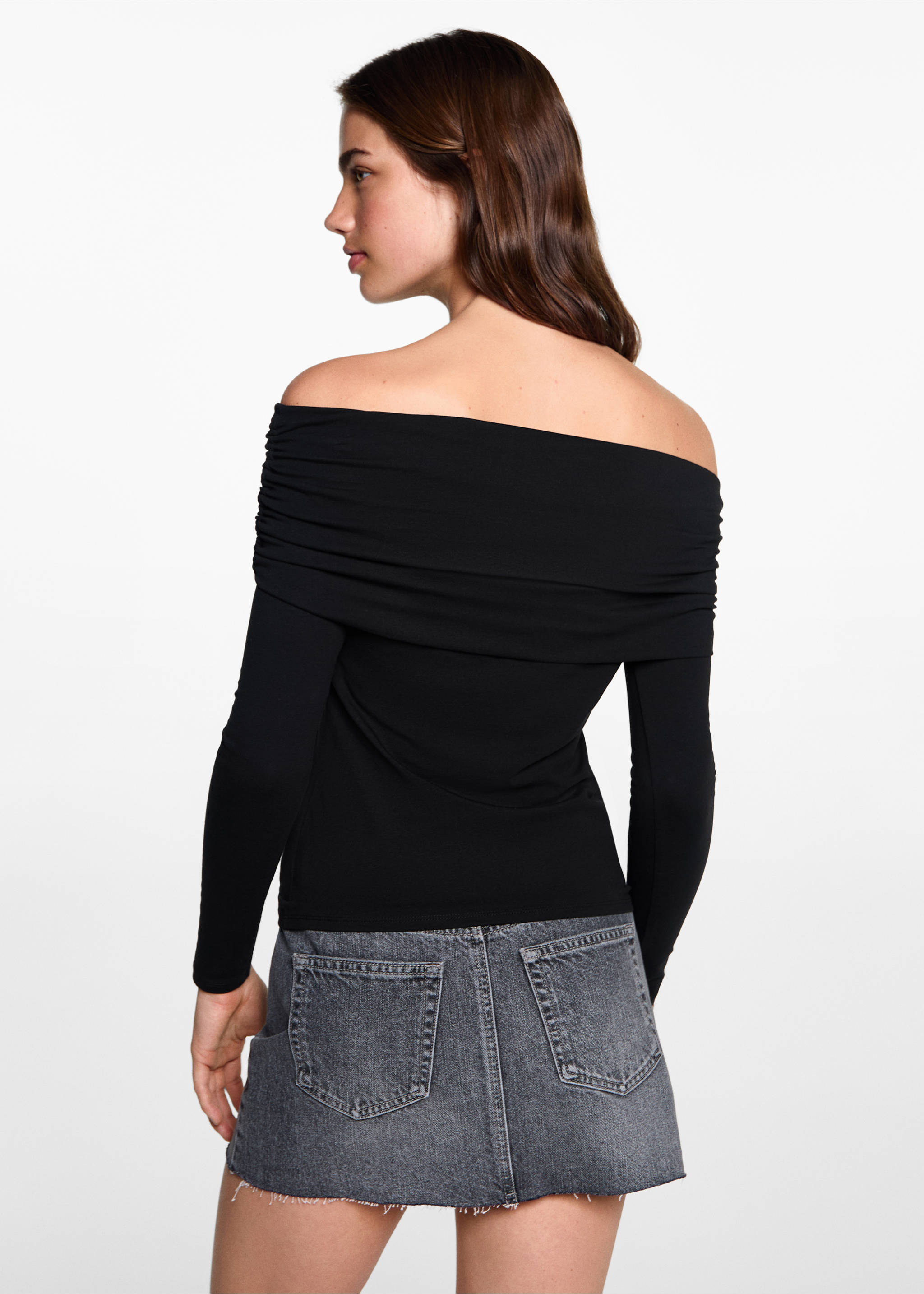 T-shirt com ombros de fora - Verso do artigo, Preto. Ref: 77094040-00.