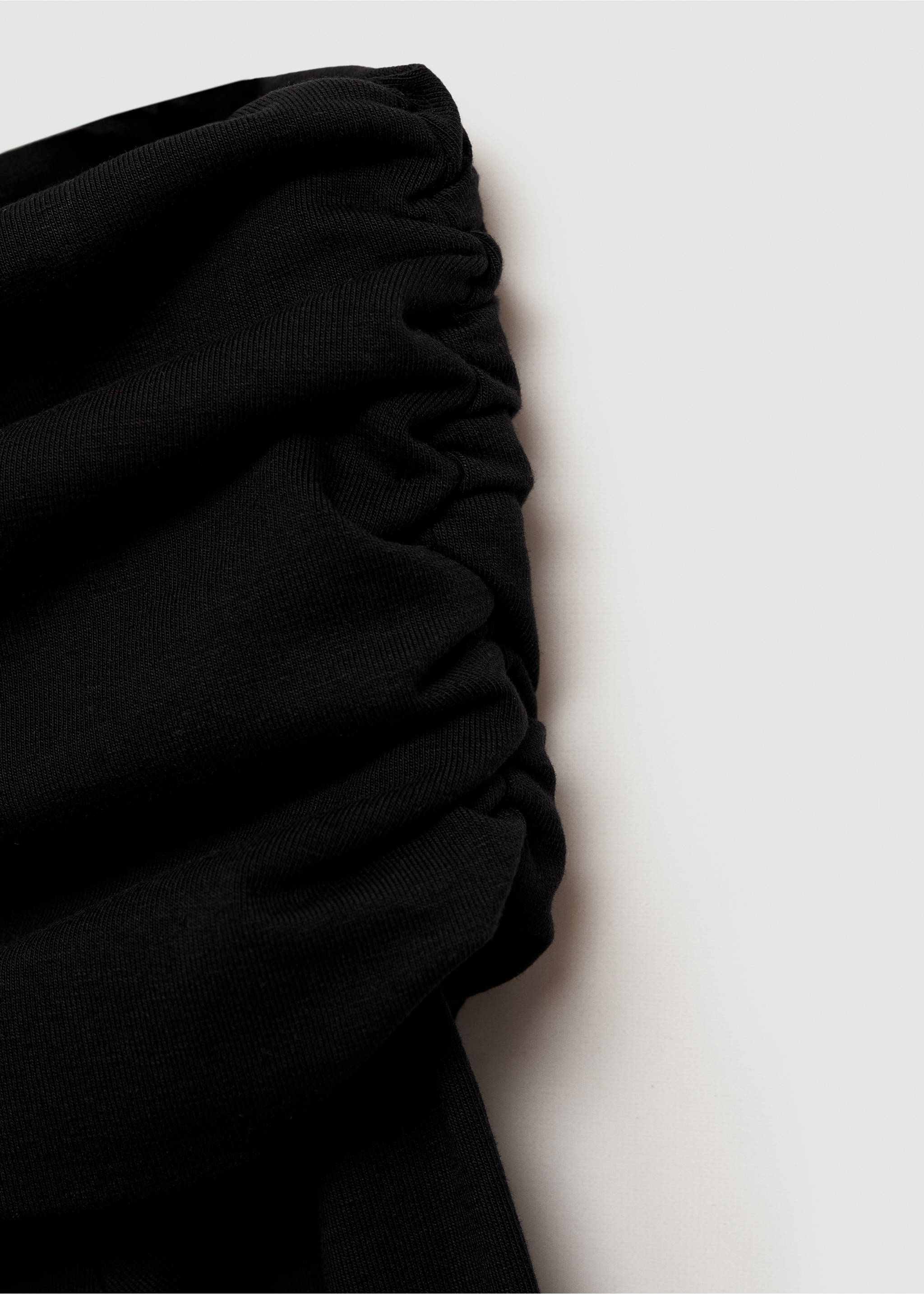 T-shirt com ombros de fora - Pormenor do artigo 8, Preto. Ref: 77094040-00.